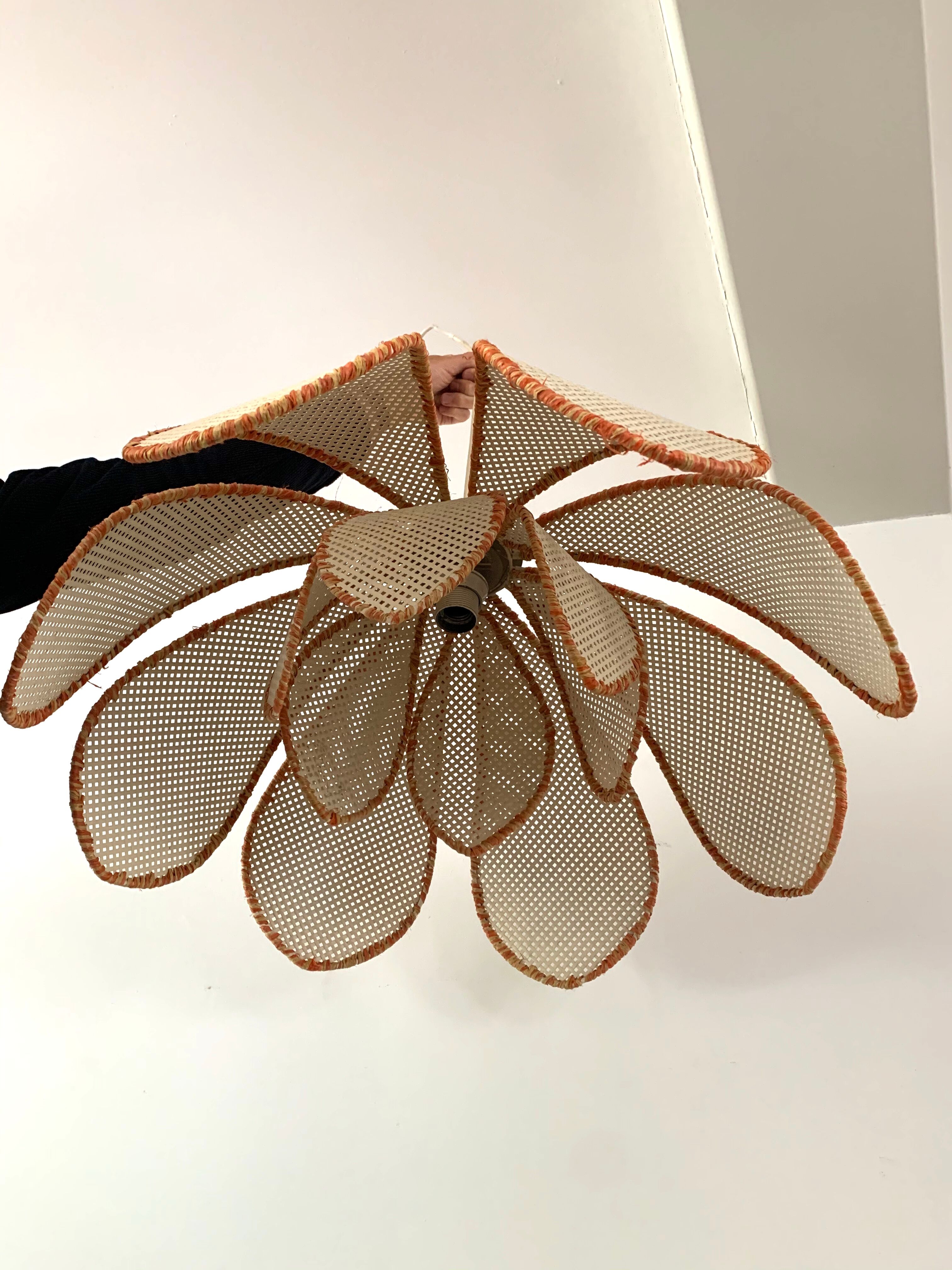 Flower suspension in rattan canning from the 70s