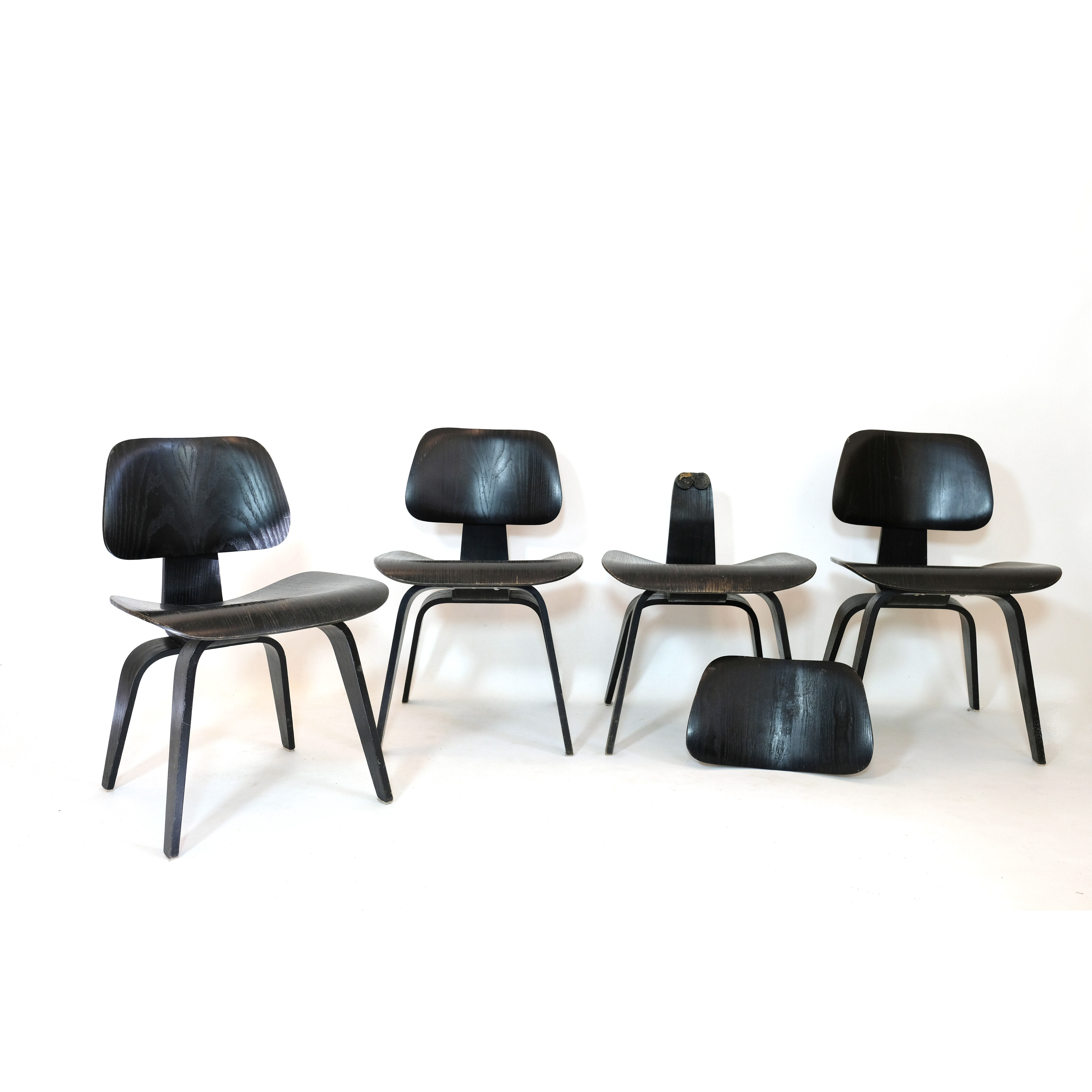 Ensemble de 4 chaises DCW par Charles & Ray Eames édition Hermann Miller USA