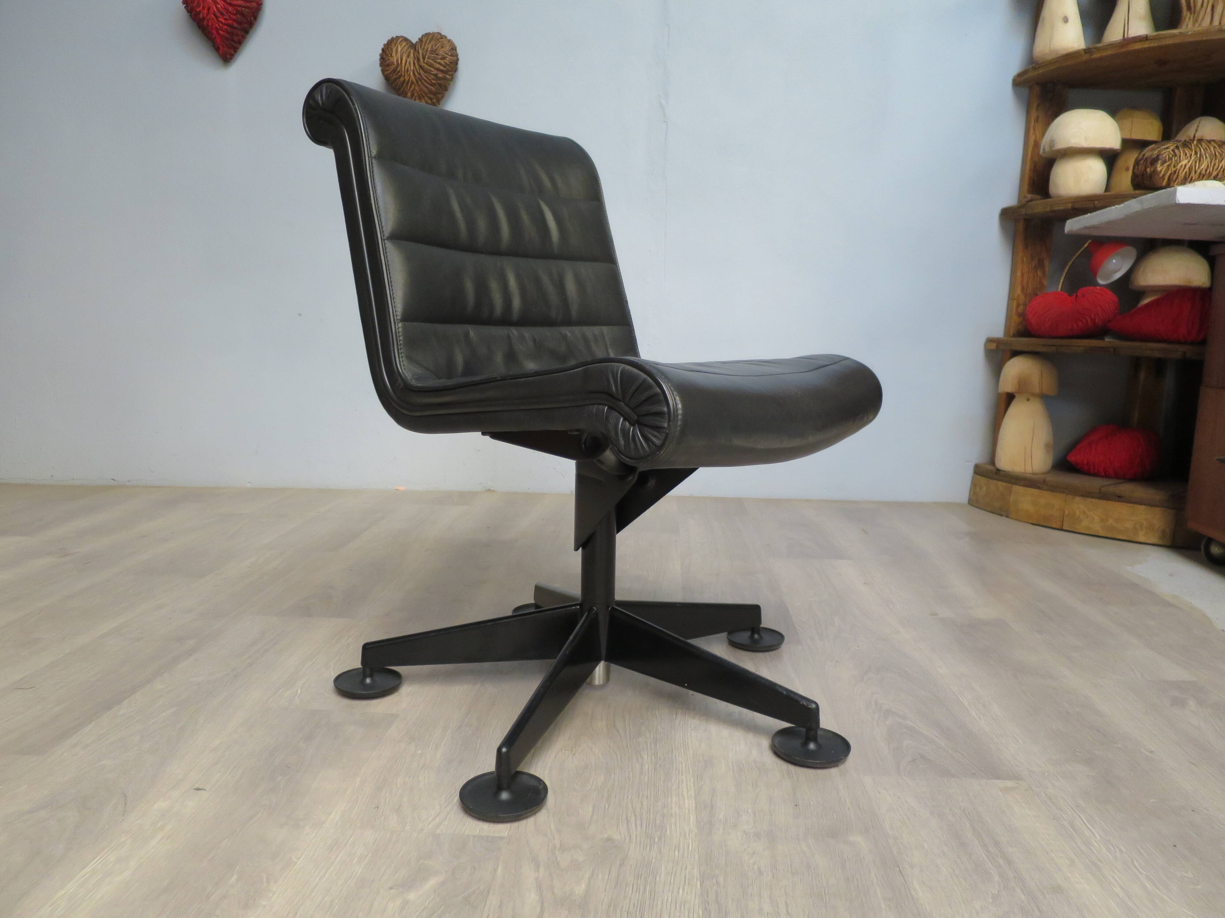 Fauteuil Sapper édité par Knoll