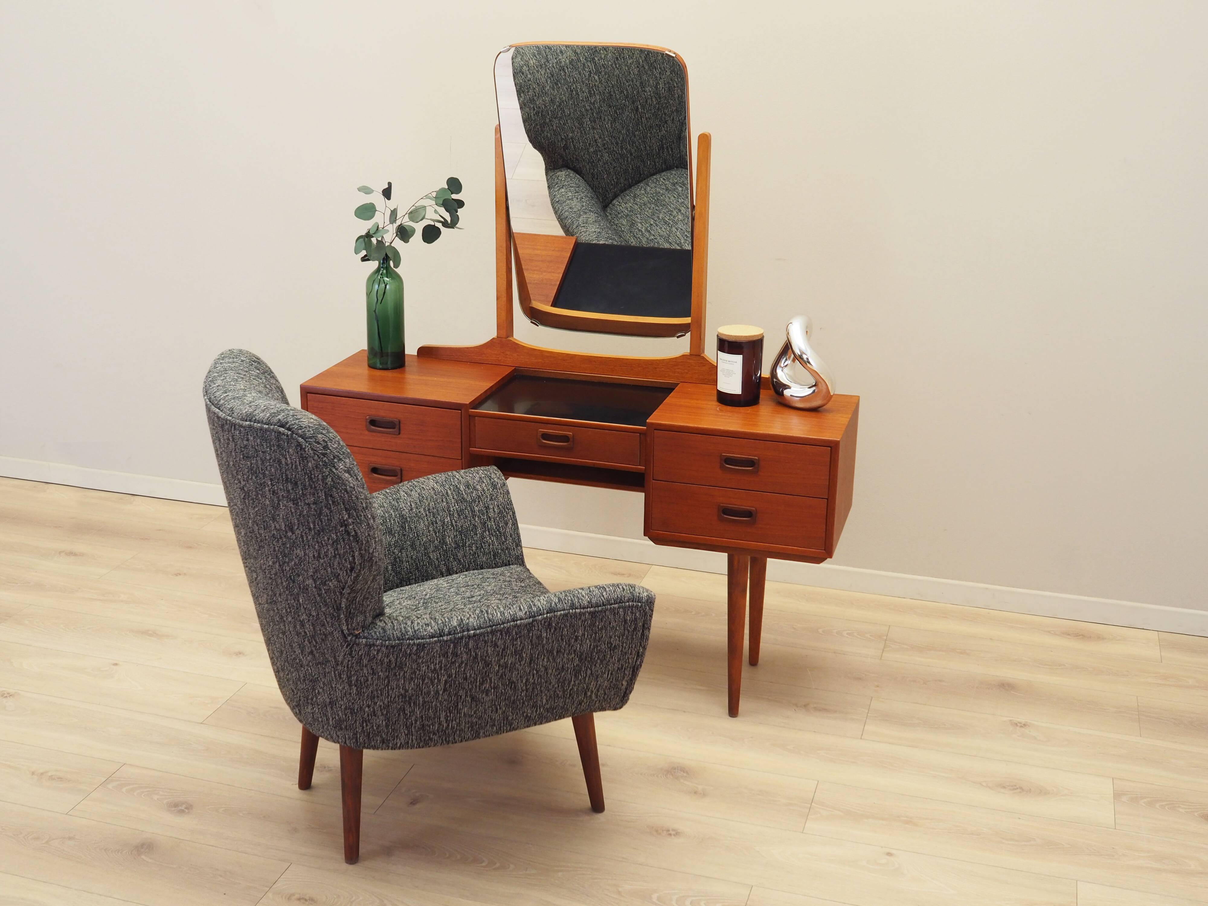 Grey armchair, Italian design, 1970s, production: Italy