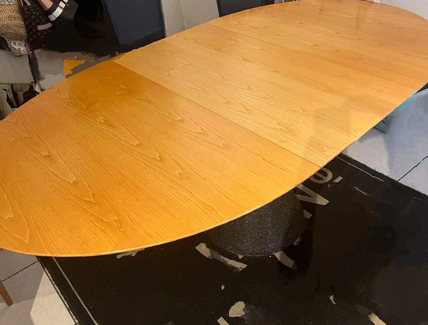 Extendable oval table by Arnold Merckx for Arco 90s
