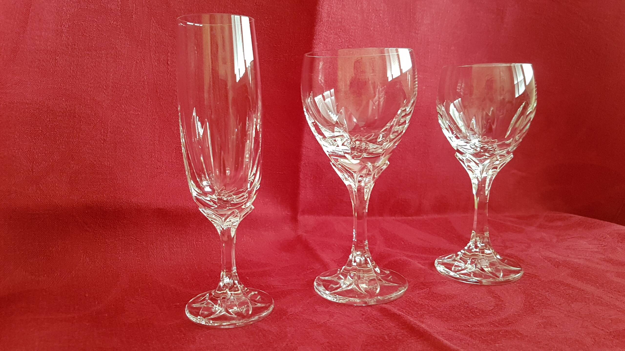Service of Villeroy crystal glasses and Boch Tulip model