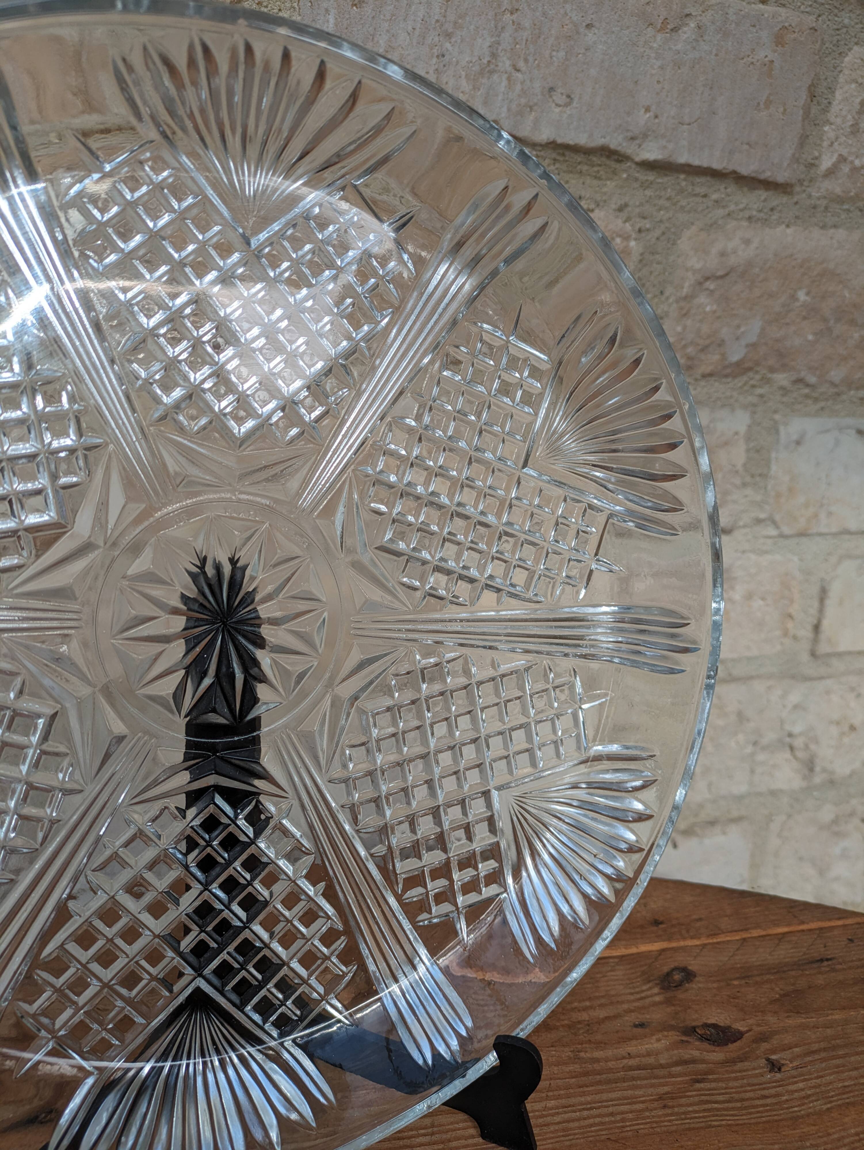 Relief molded glass plate serving dish with rim
