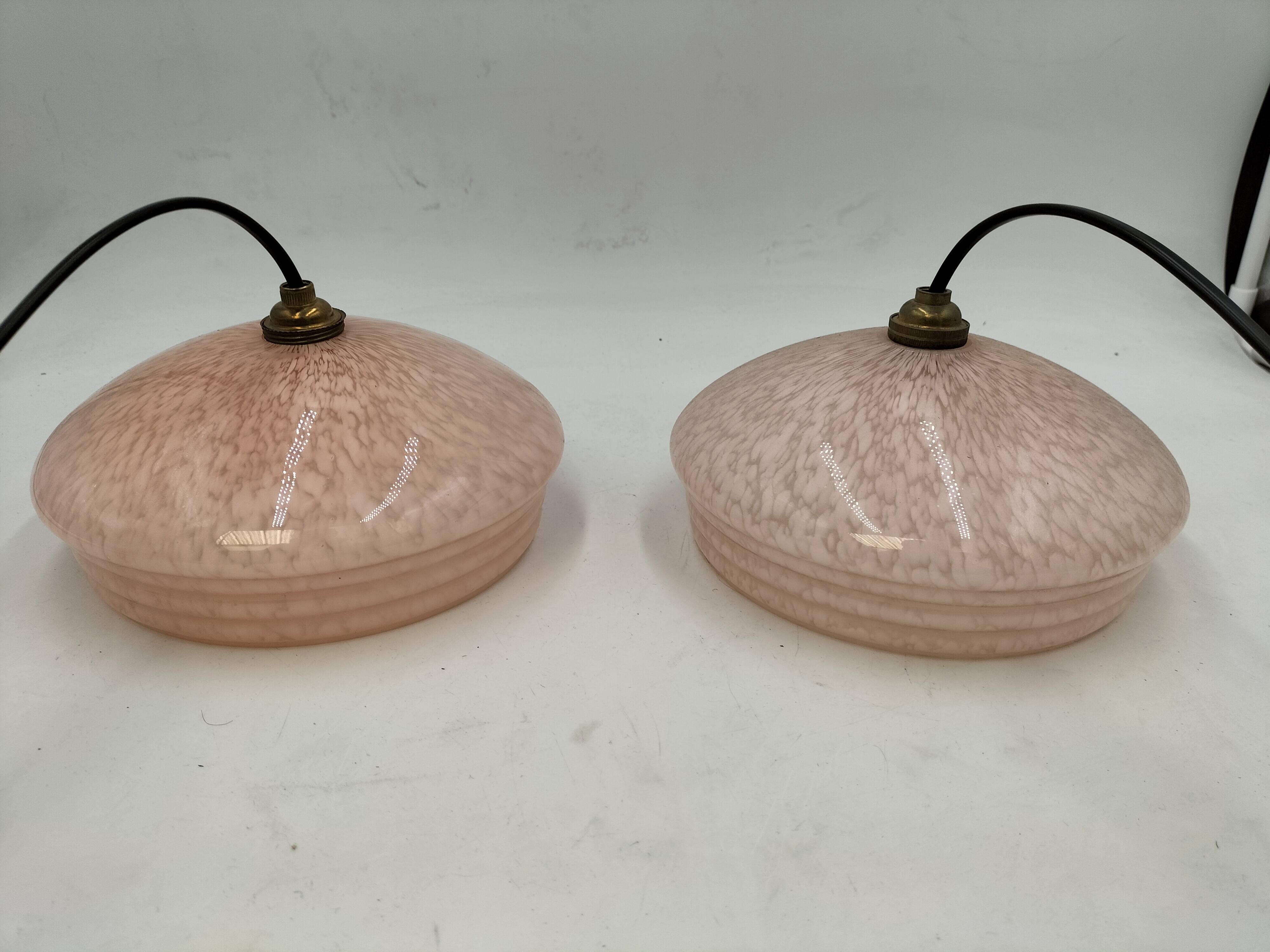 Paire de suspensions en opaline
