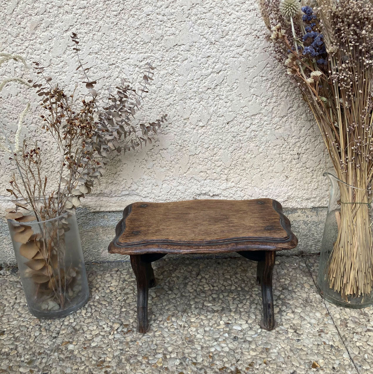 Walking stool feet in solid oak