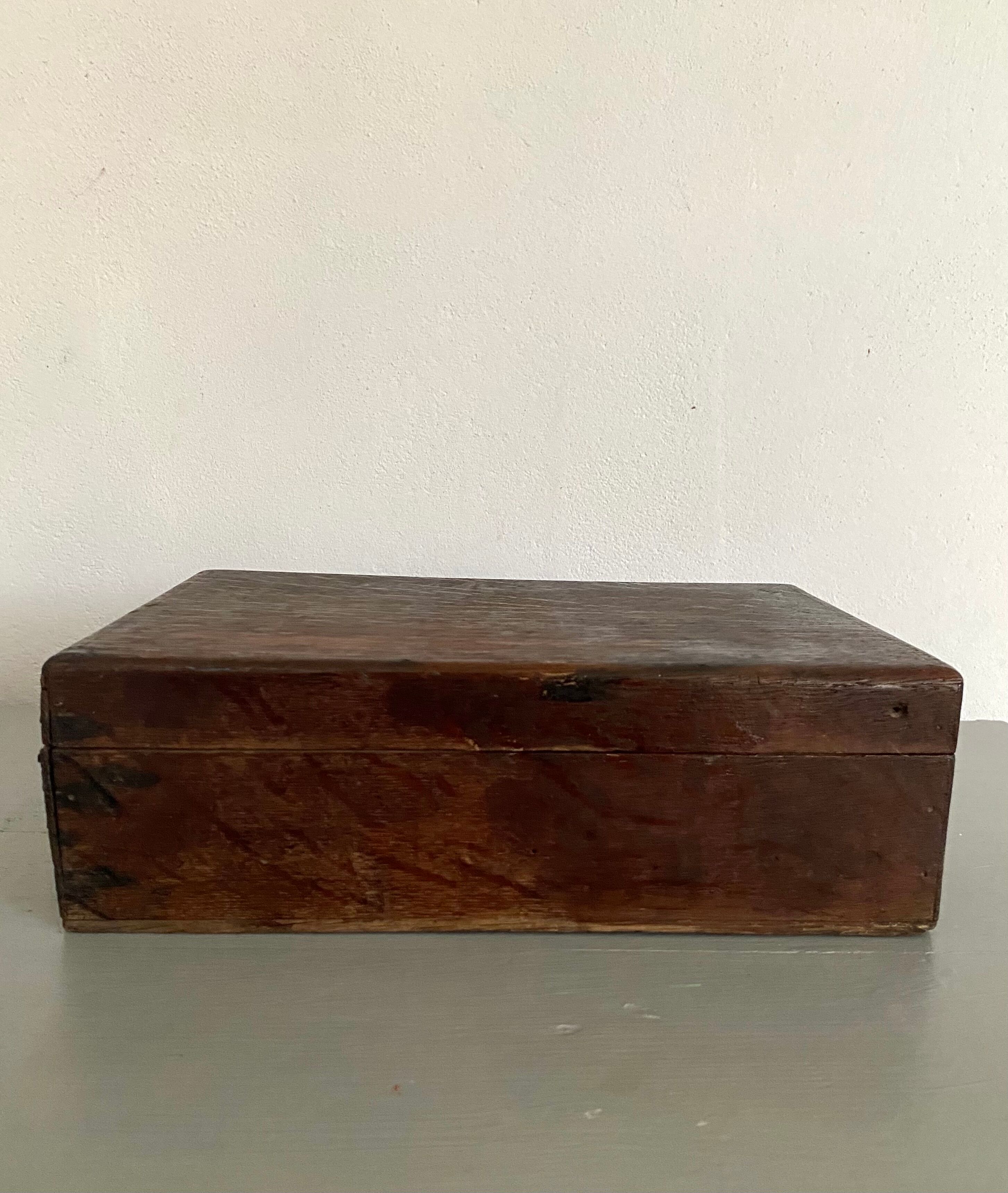 Wooden box lid