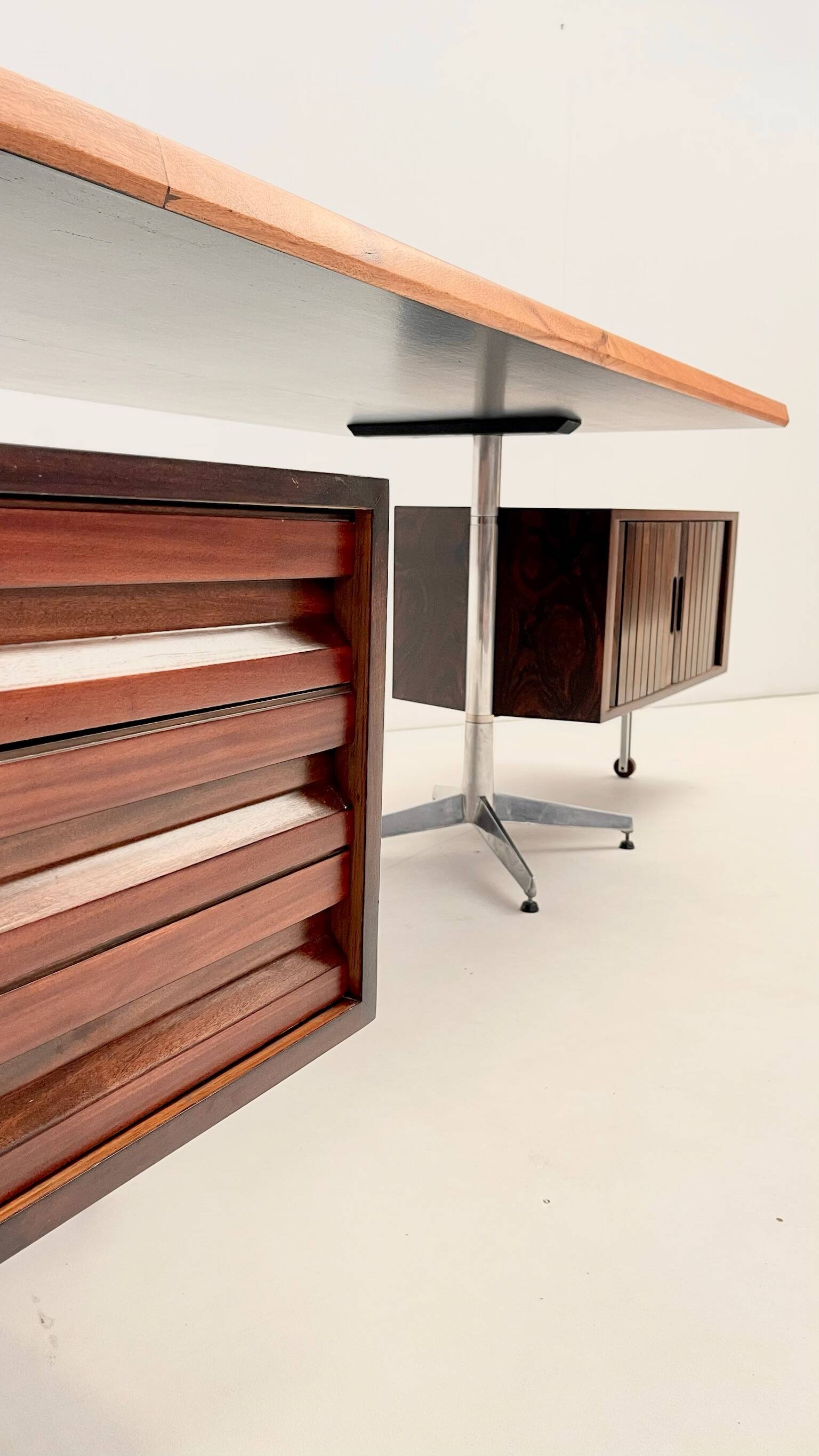 Early commissionned variant of a 'T95' Desk