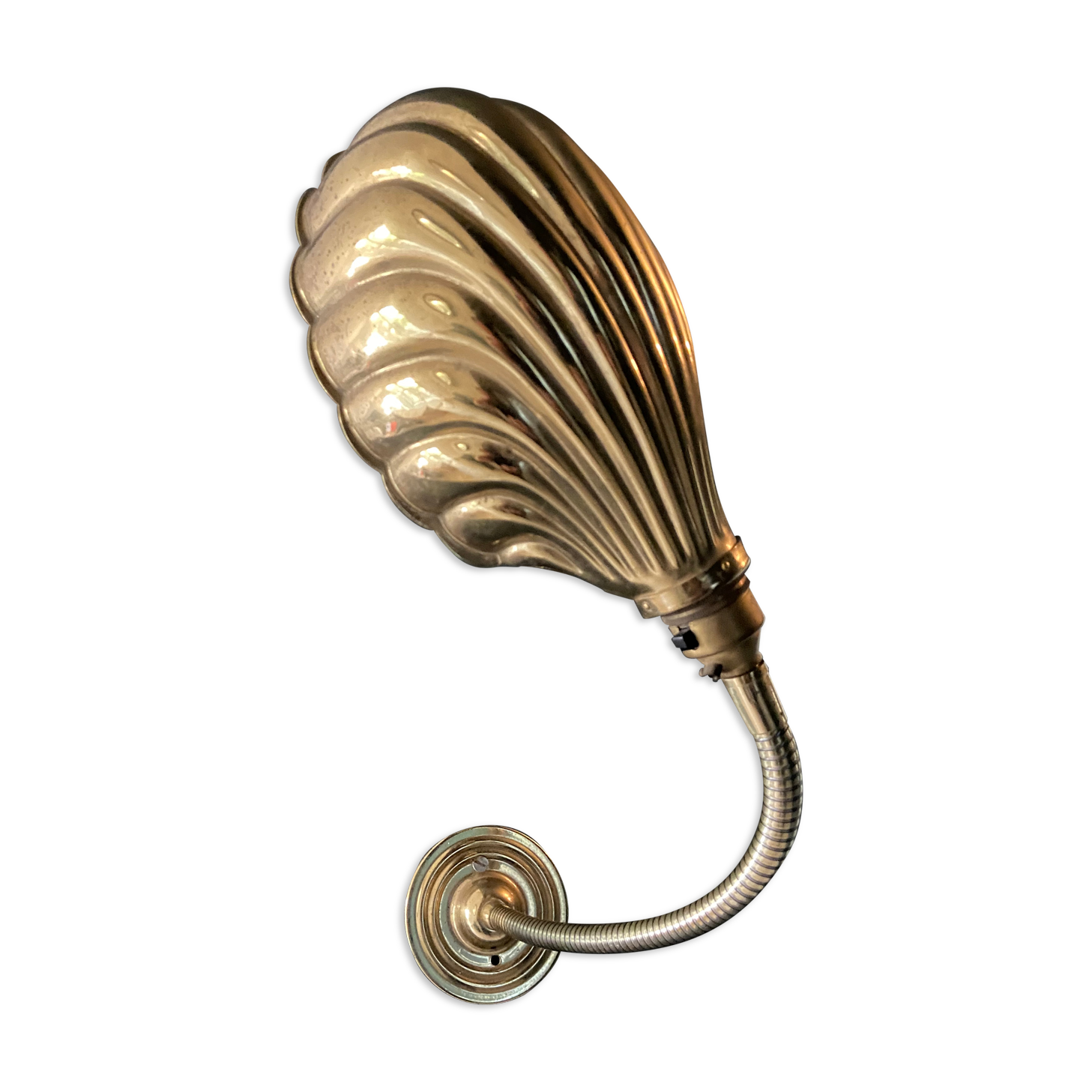 Brass "shell" wall lamp, Arts Nouveaux