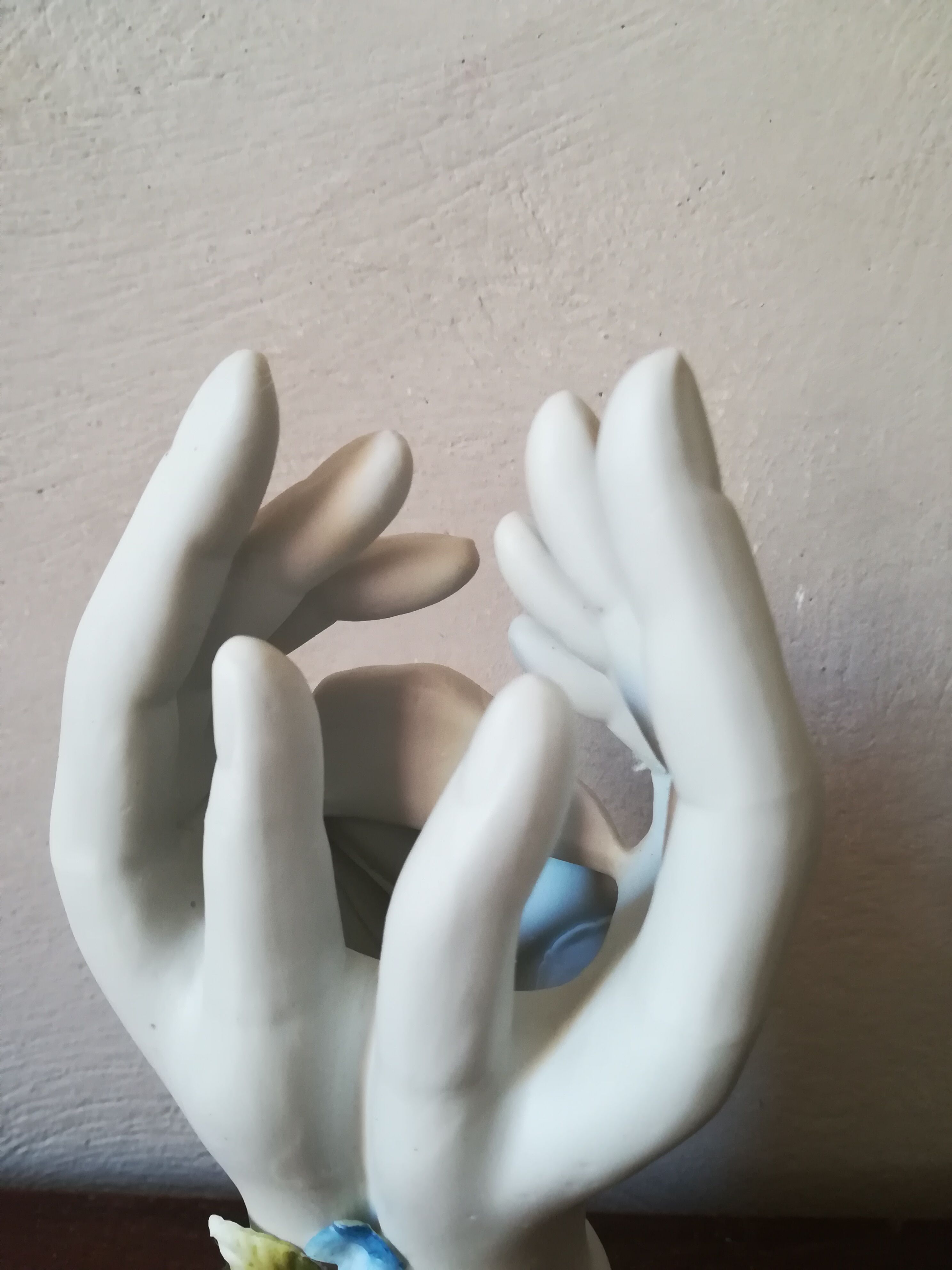 Vase hands in biscuit