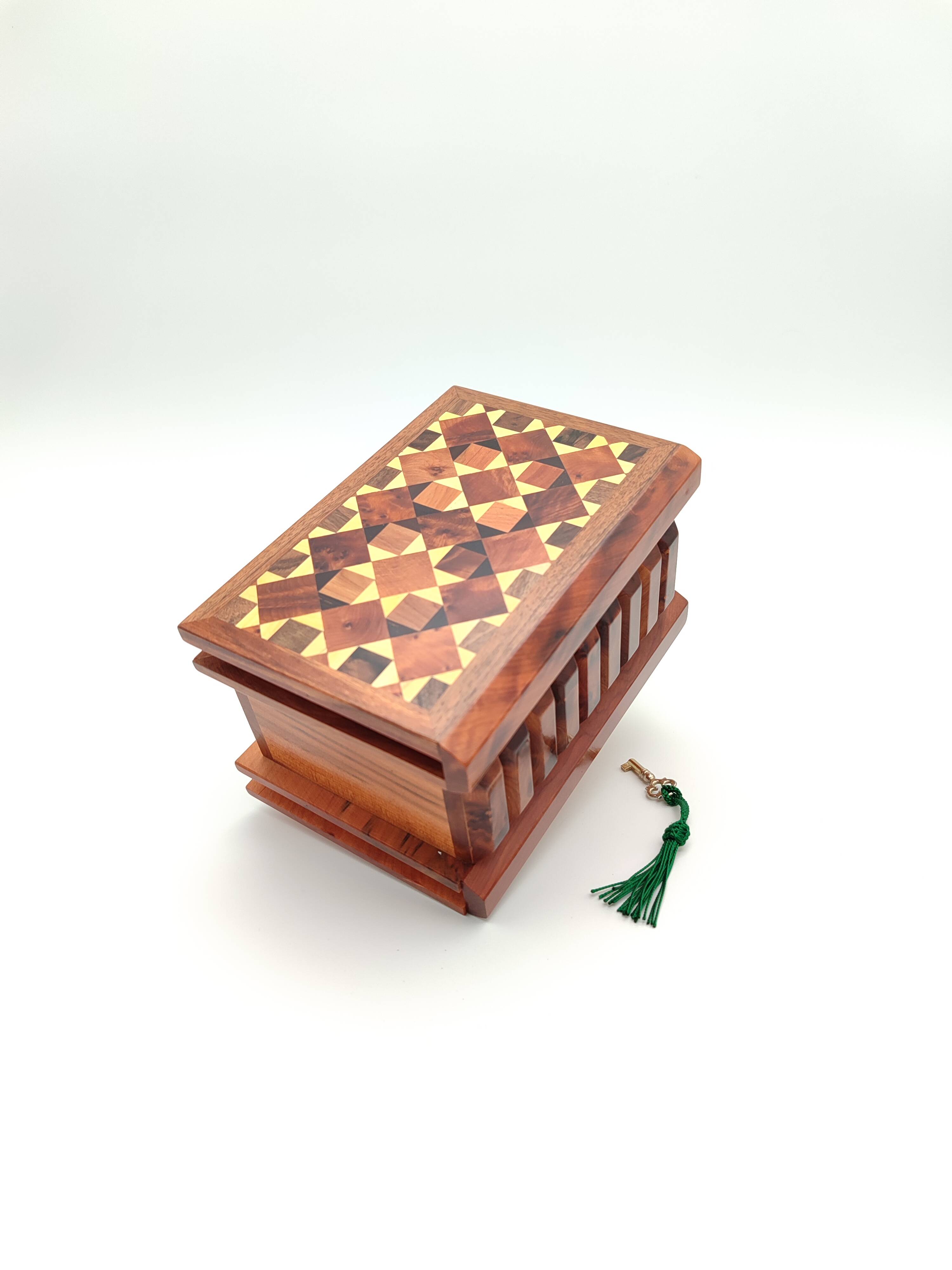 Thuya wood secret box