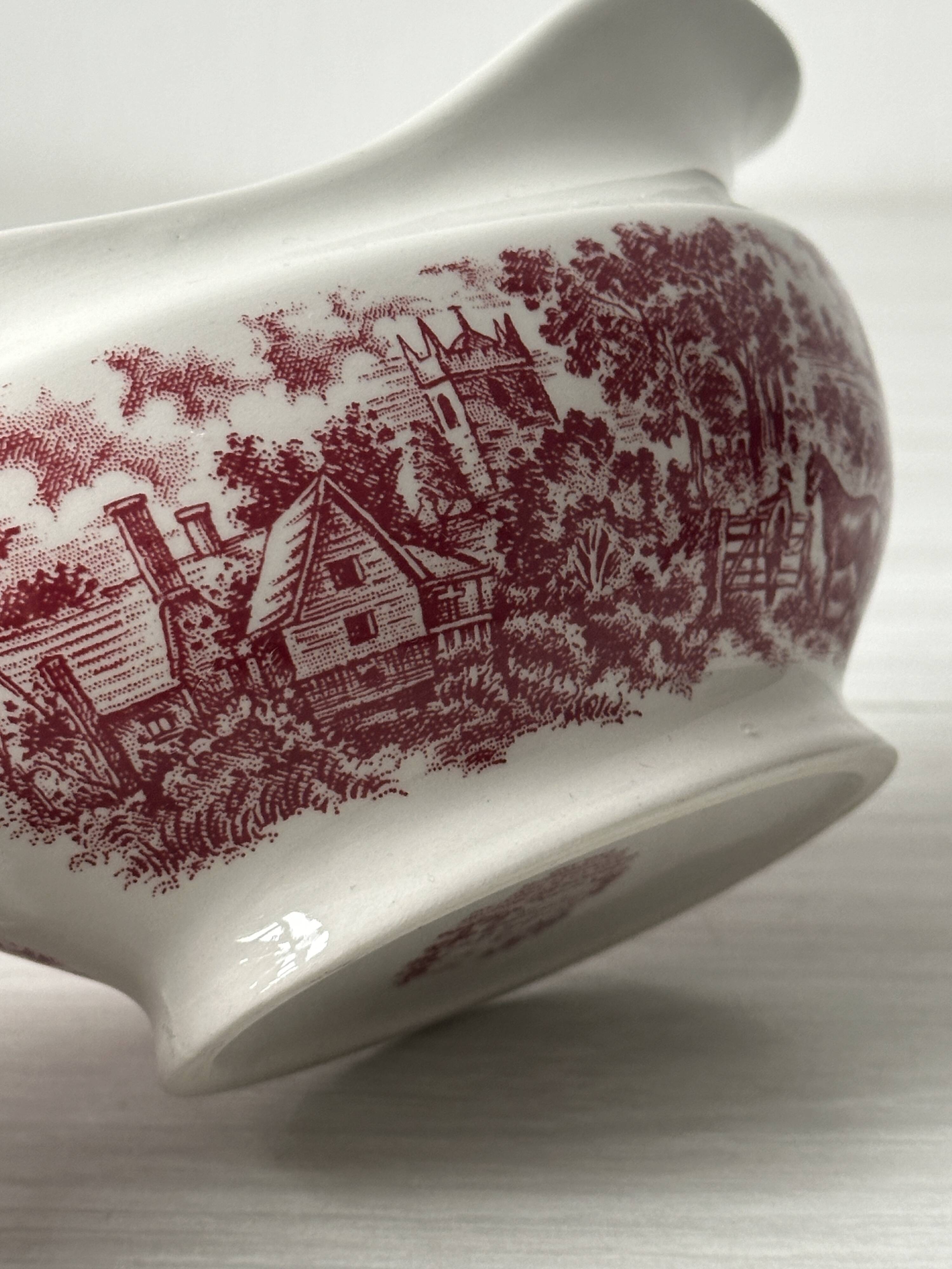 Porcelain gravy boat 'The constable series Bicentennial' pink
