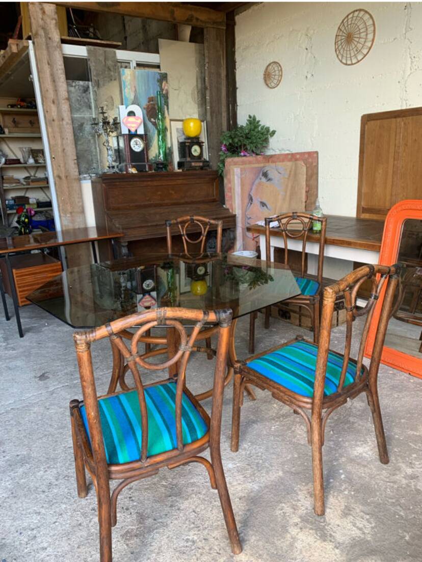 Table et chaises en rotin années 70-80