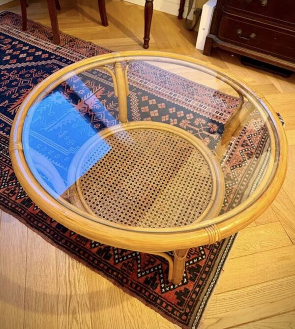 Table Basse Ronde Vintage en rotin avec plateau en verre et cannage