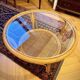 Table Basse Ronde Vintage en rotin avec plateau en verre et cannage
