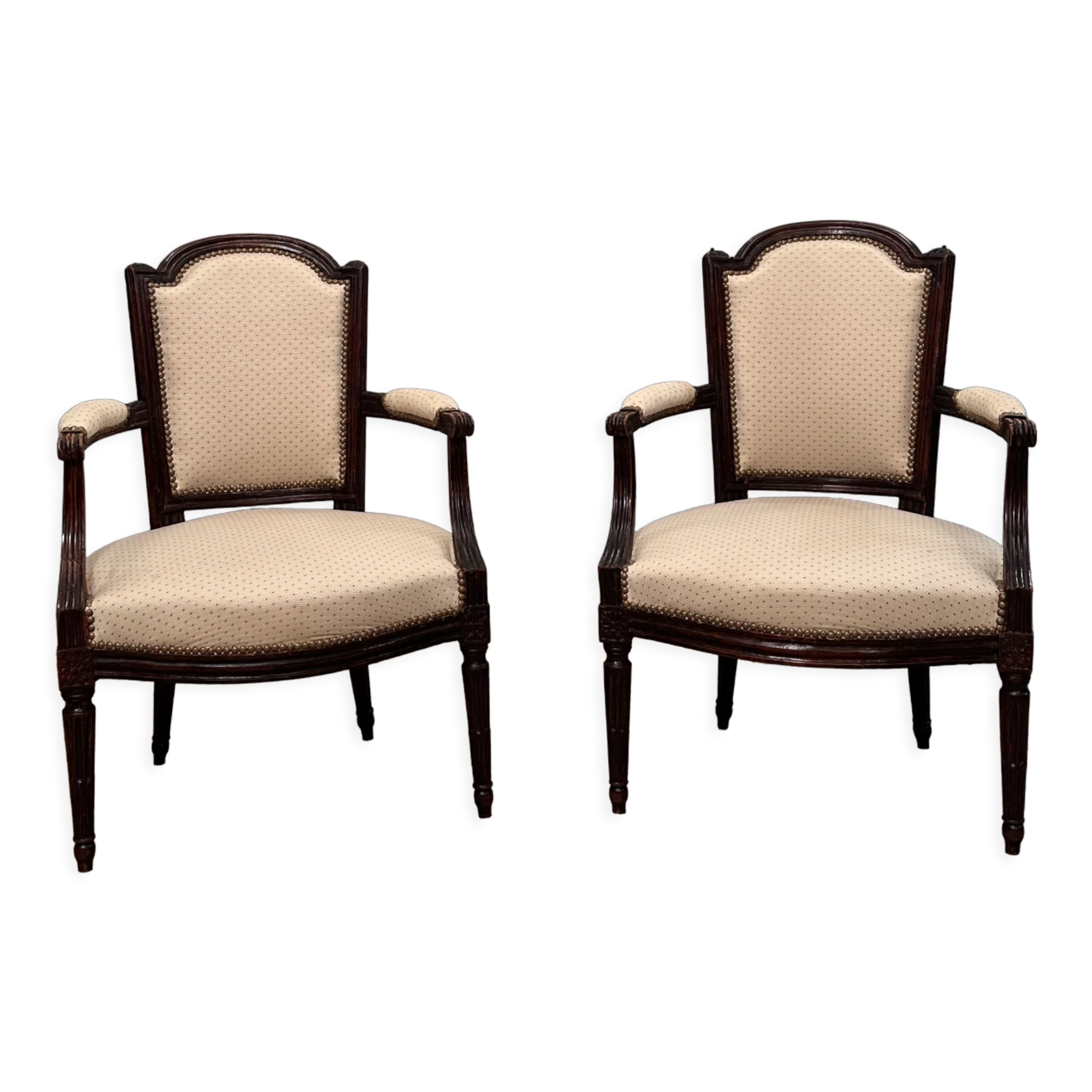 Paire de fauteuils en noyer d'epoque louis xvi vers 1770