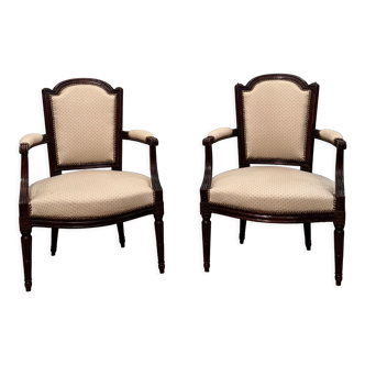 Paire de fauteuils en noyer d'epoque louis xvi vers 1770