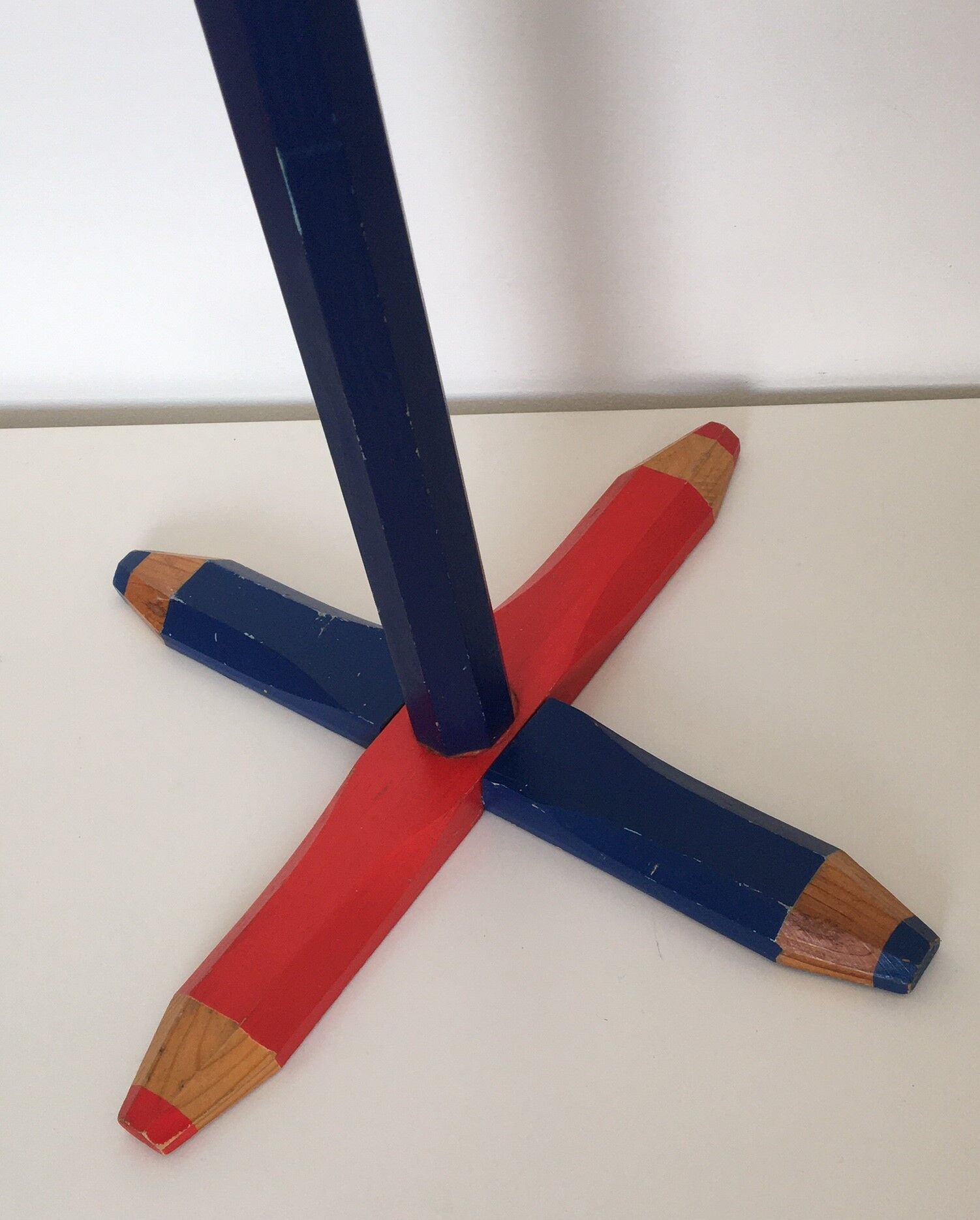 Coat rack in the shape of a pencil