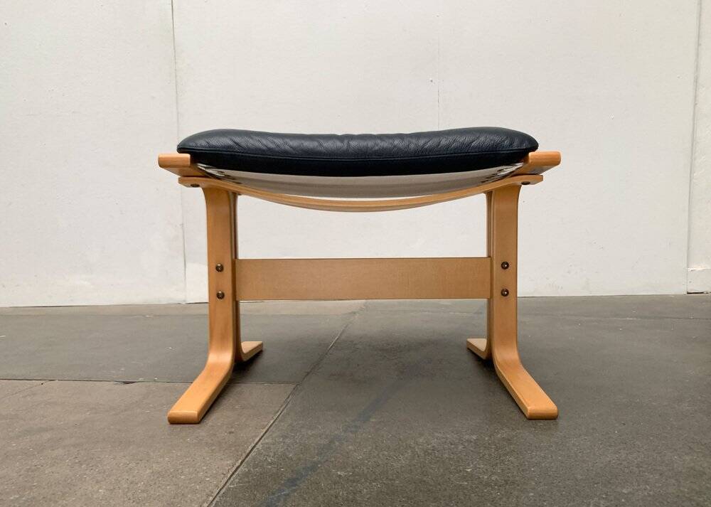 Siesta lounge chair set in Norwegian leather with ottoman by Ingmar Relling for Ekornes