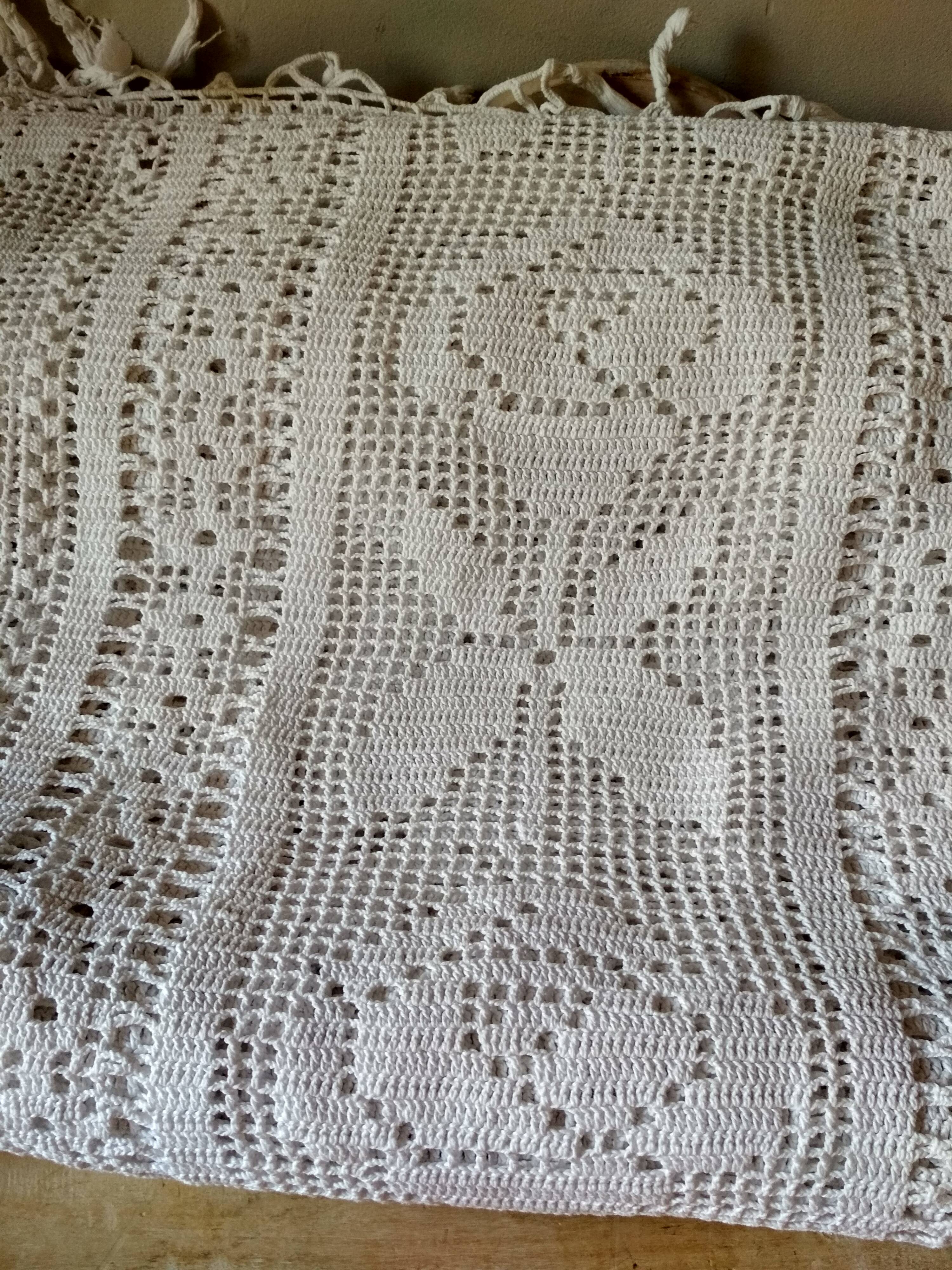 White cotton bedspread, Old crochet bed throw with flower patterns