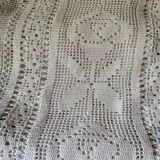 Dessus de lit en coton blanc , Ancien jeté de lit en crochet  motifs fleurs