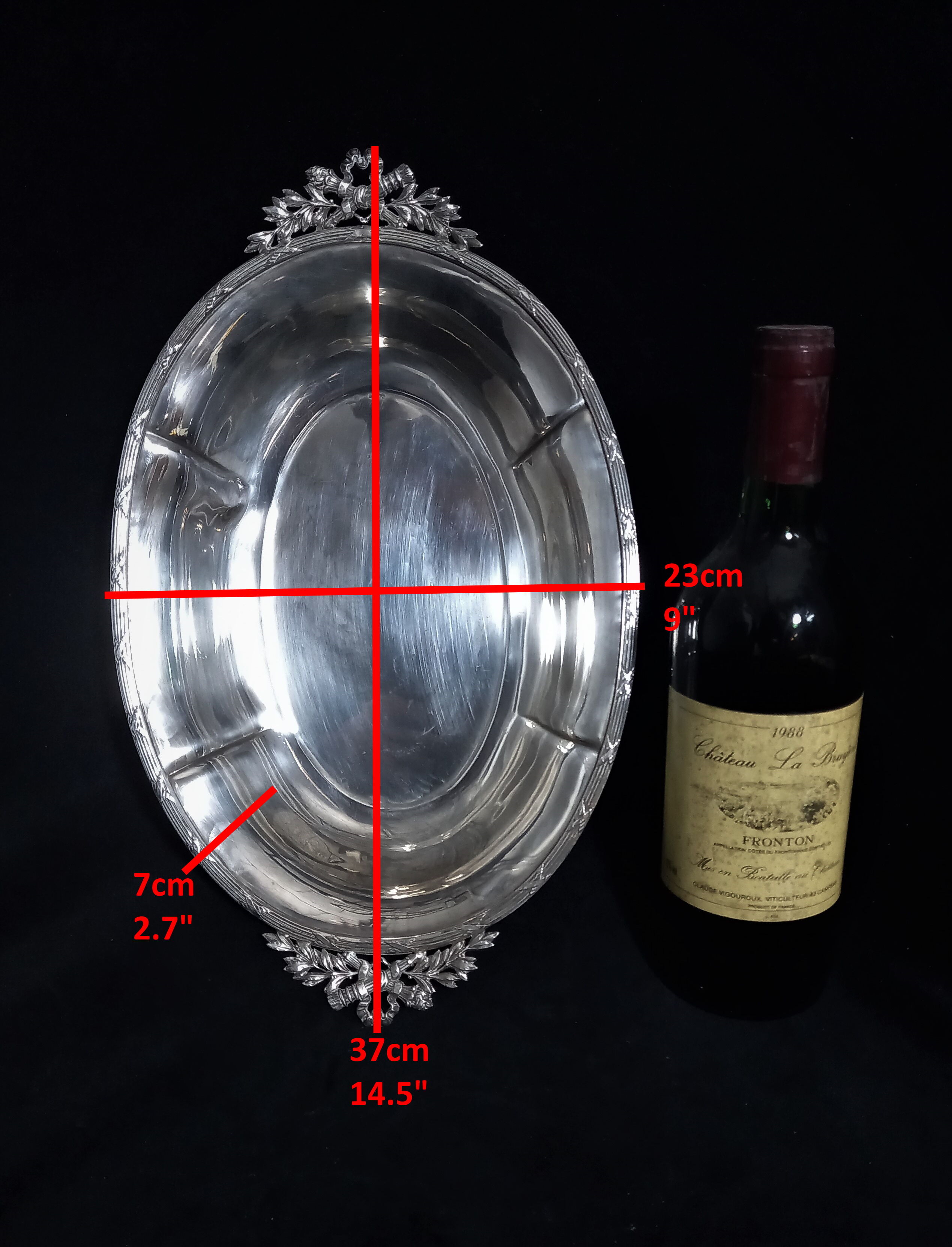 Plat argenté style Louis XVl avec poignées avec motif de torche et carquois