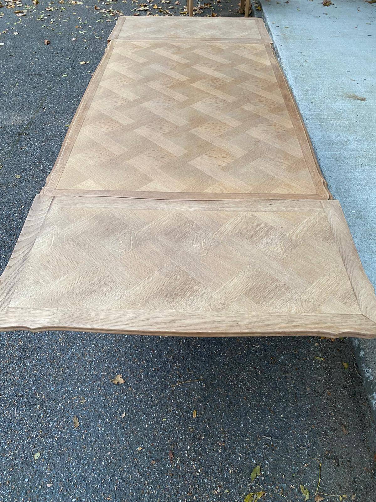 Louis XV extendable dining table, 20th century, renovated in solid oak, 245cm