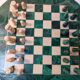 Jeu d'échecs vintage complet en Malachite et pierre blanche