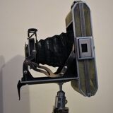 Camera bellows pontiac with his tripods