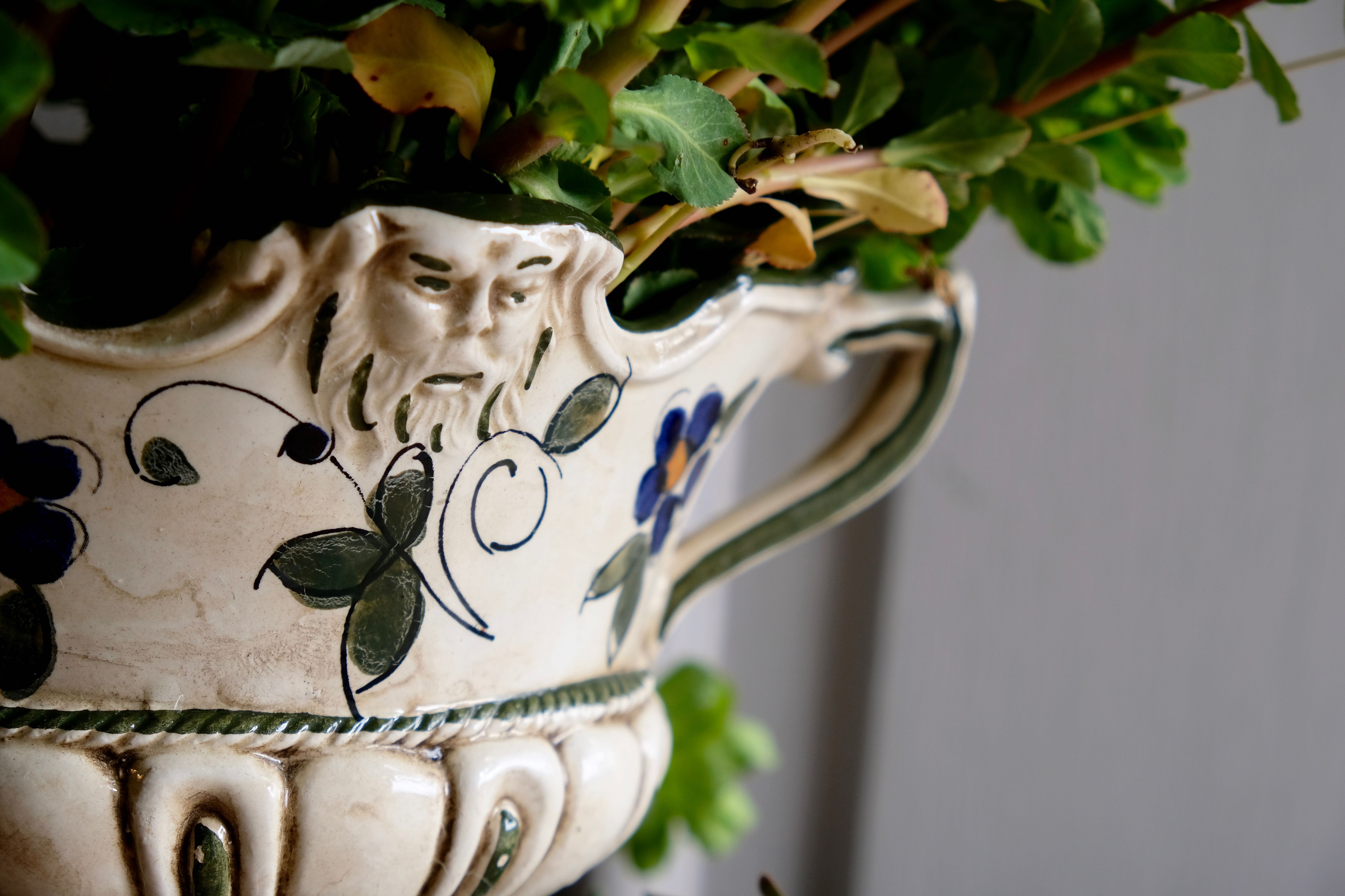 Ceramic pot cover vase Capodimonte, Naples
