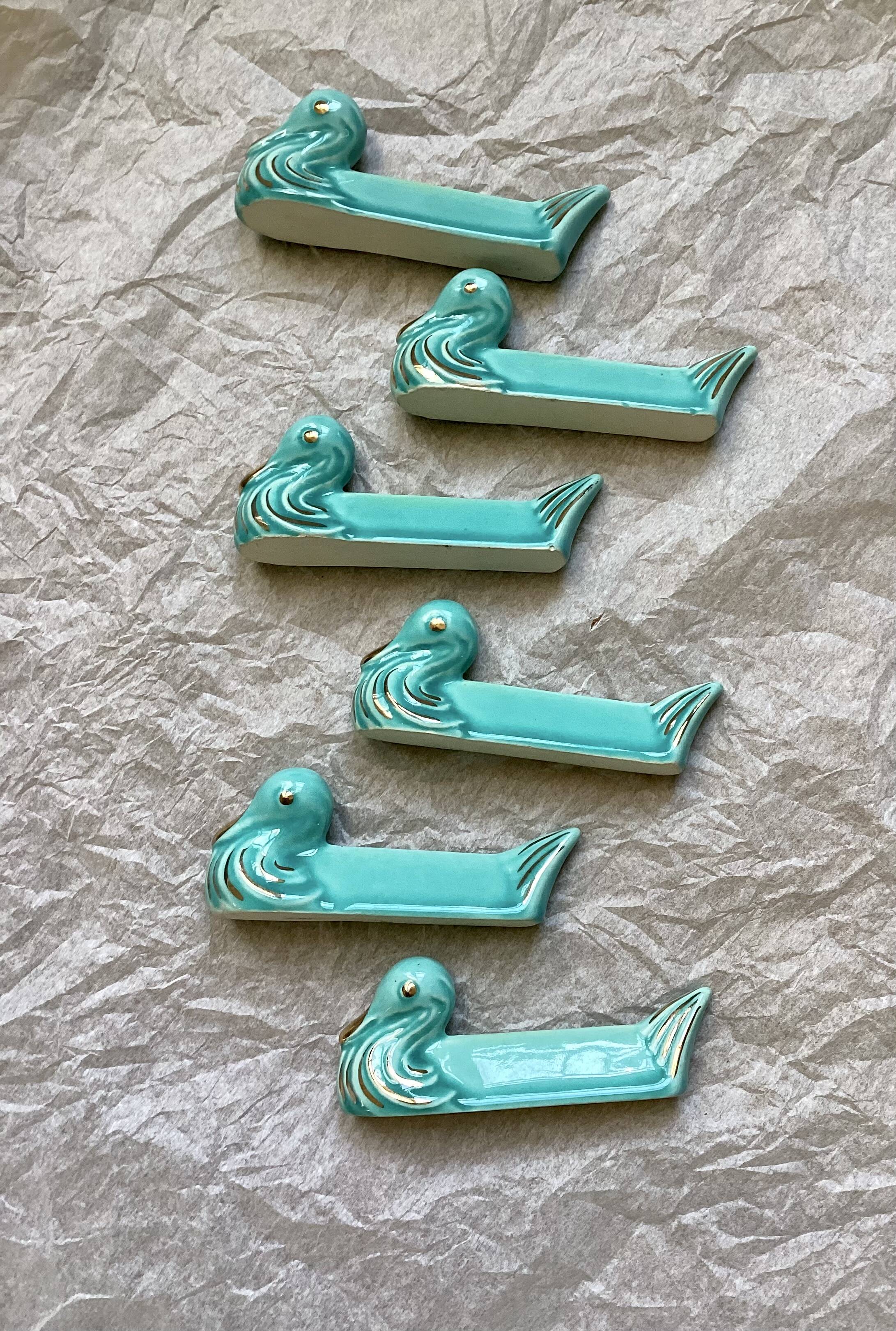 Duck-shaped ceramic knife rest