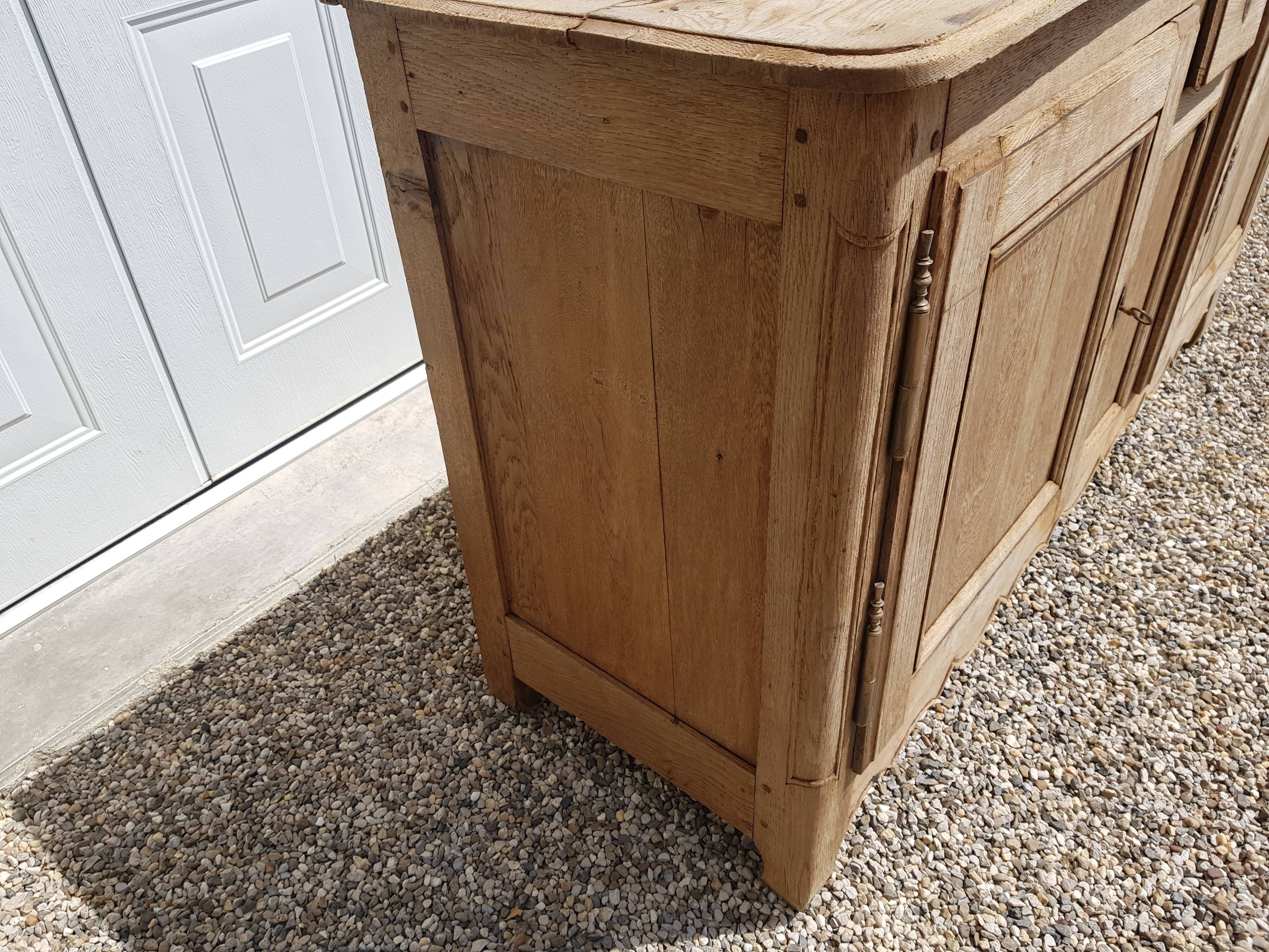 Buffet country in oak