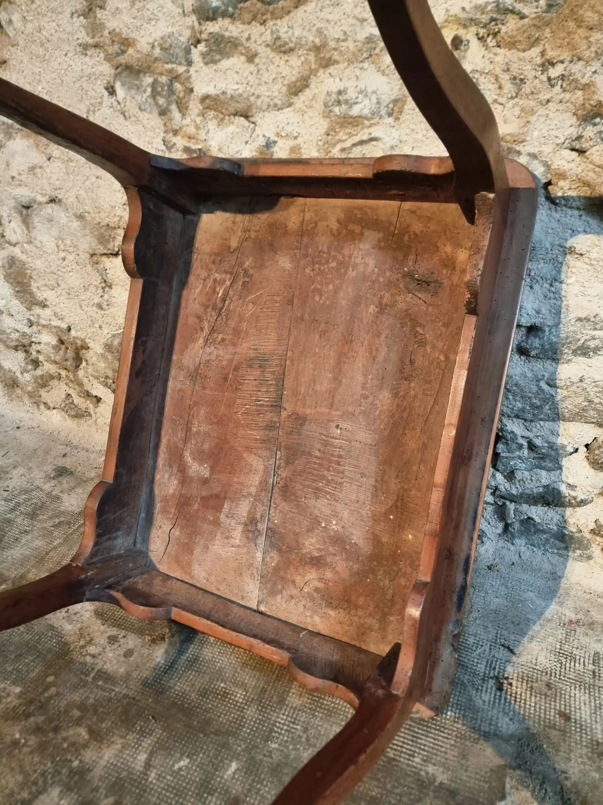 French side table in cherry wood, late 18th century.