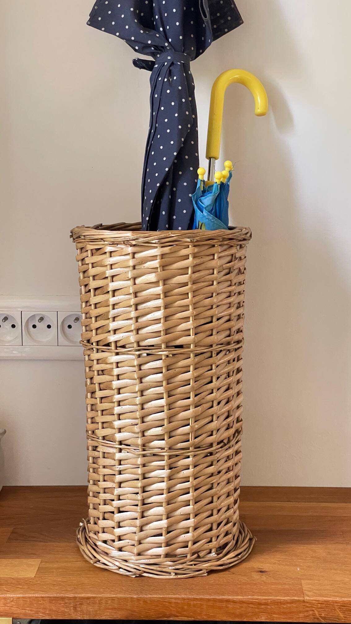 Porte-parapluie en rotin vintage