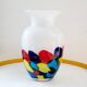 Multi color glazen vaas, primaire kleuren met wit glas