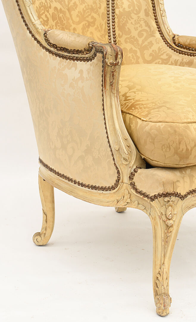 Eared shepherdess chair