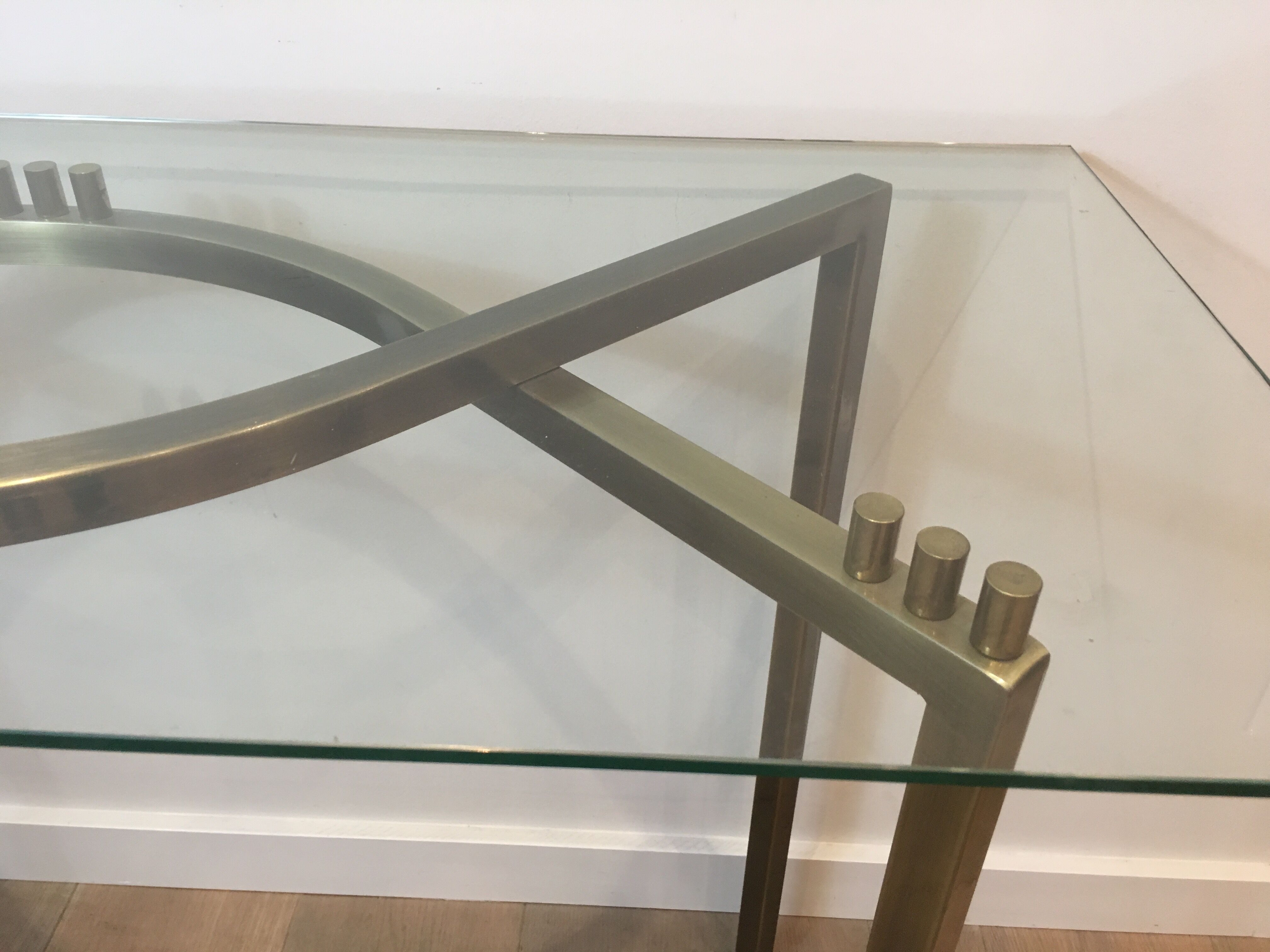 Console in brushed steel and brass and tray formed of a glass slab. French work. Around 1970