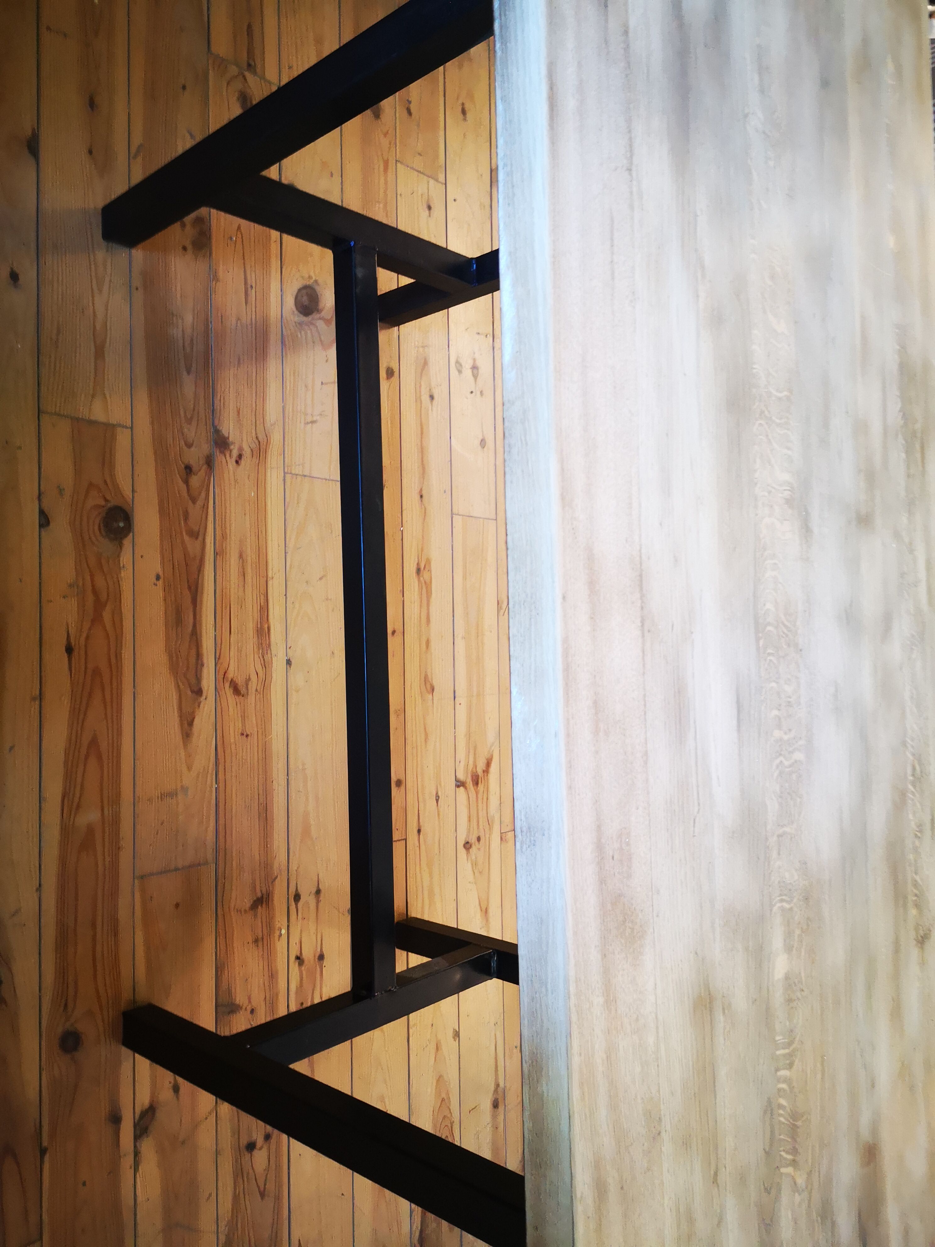 Industrial standing table