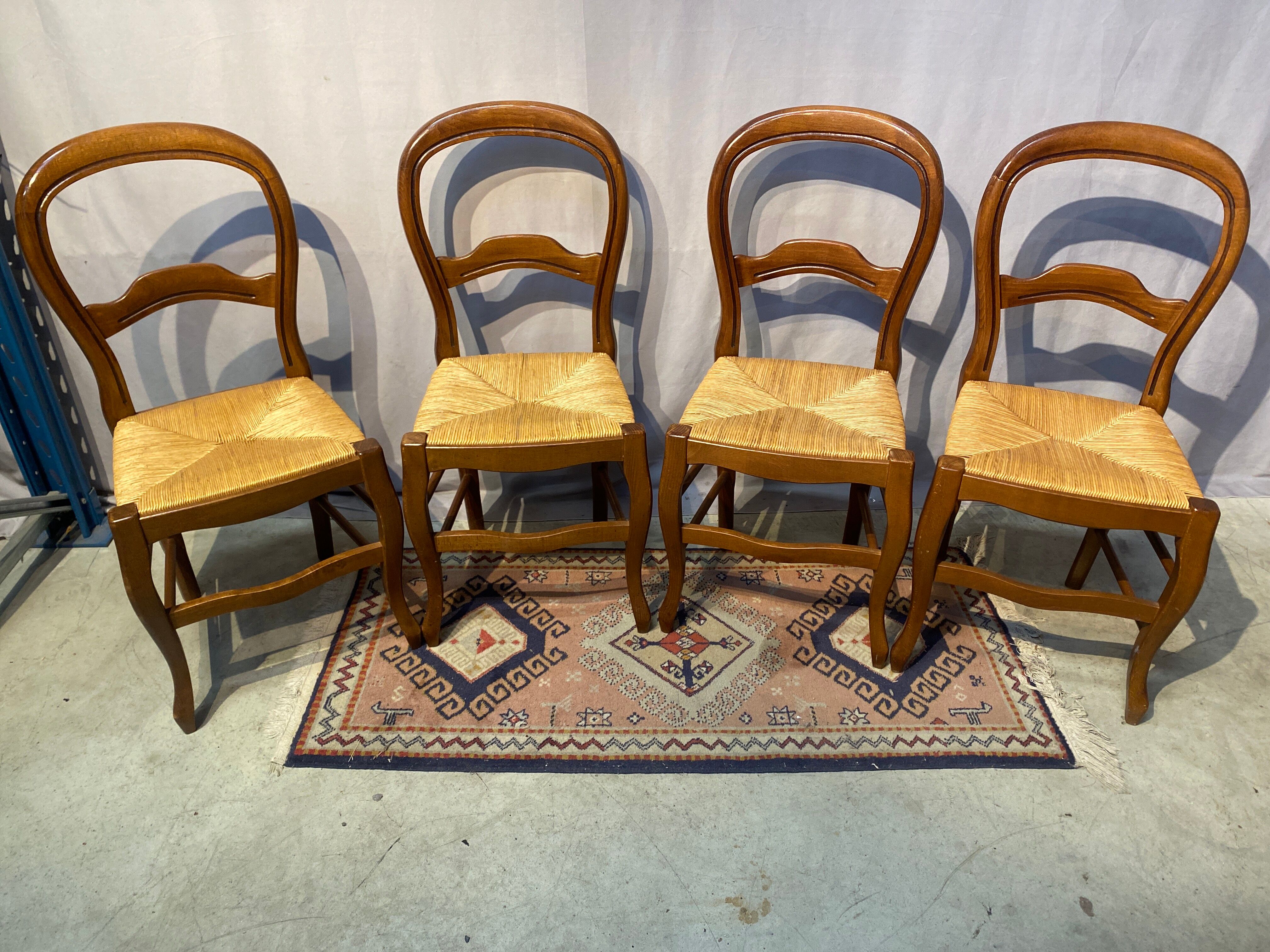 Set of 4 wooden chairs with mulched seat
