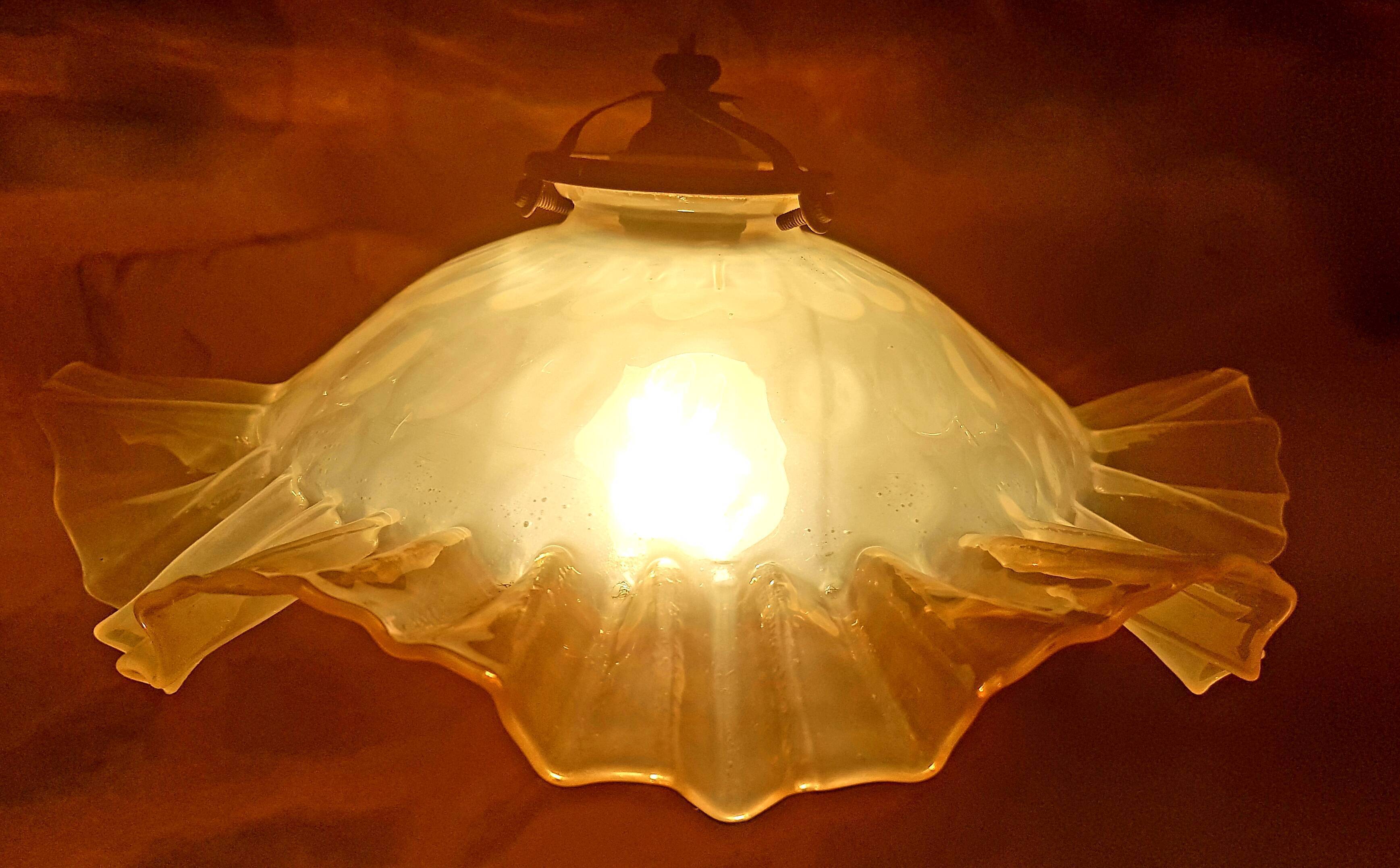 Suspension en verre juponné
