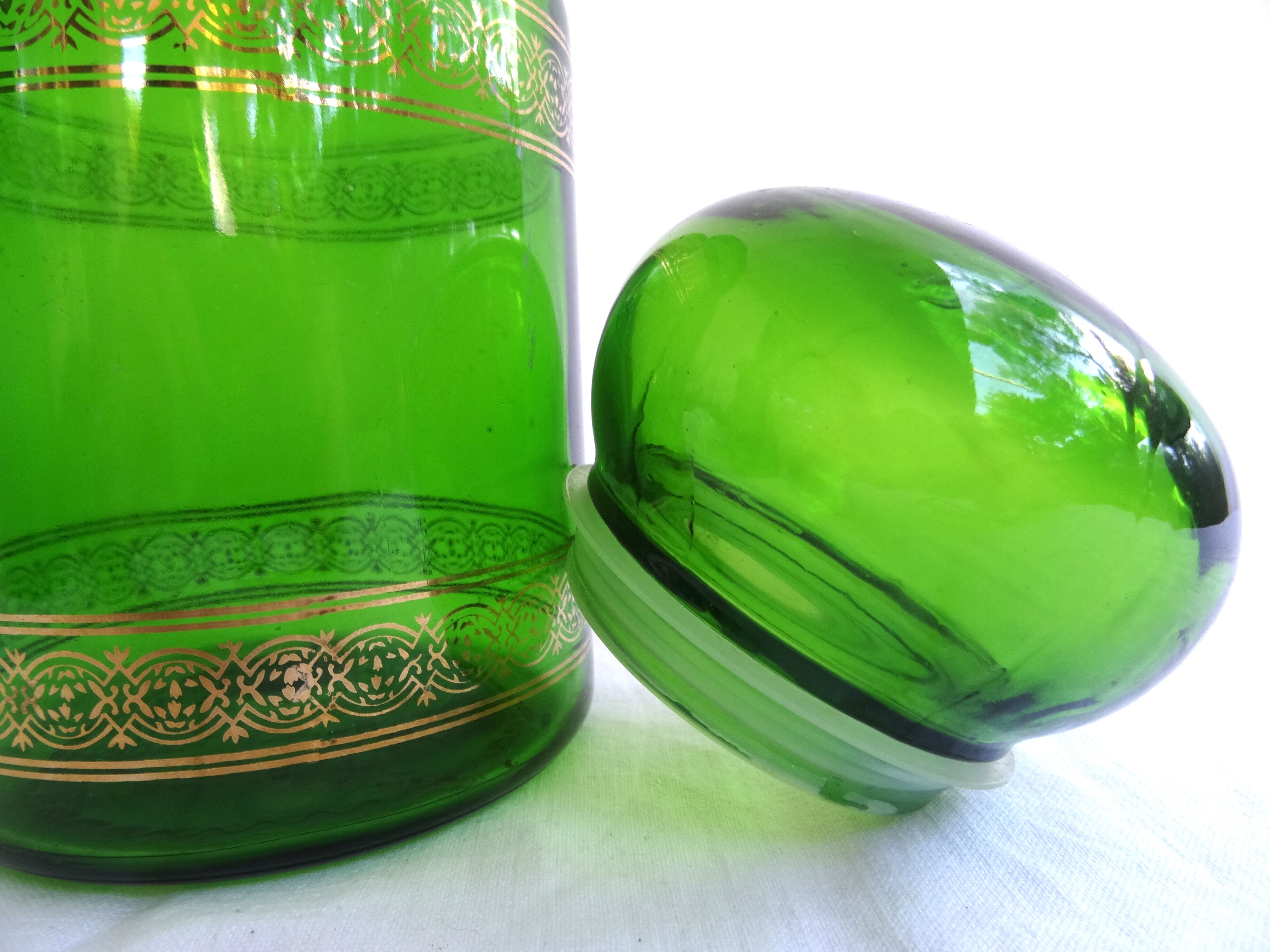 Green apothecary pot