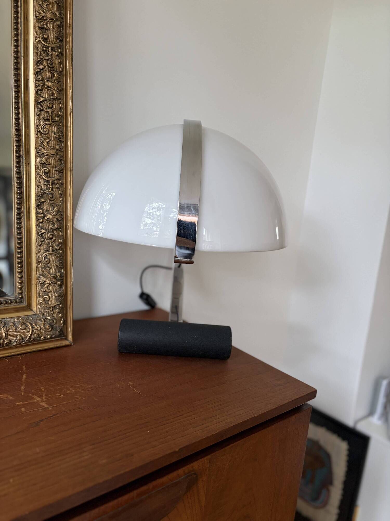Magnificent vintage Stilnovo Artimeta lamp in excellent condition.