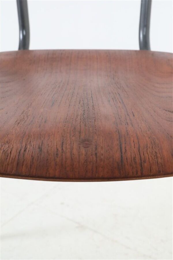 Chaise en teck restaurée de haute qualité / acier tubulaire / design industriel danois / années 1960 / années 1970