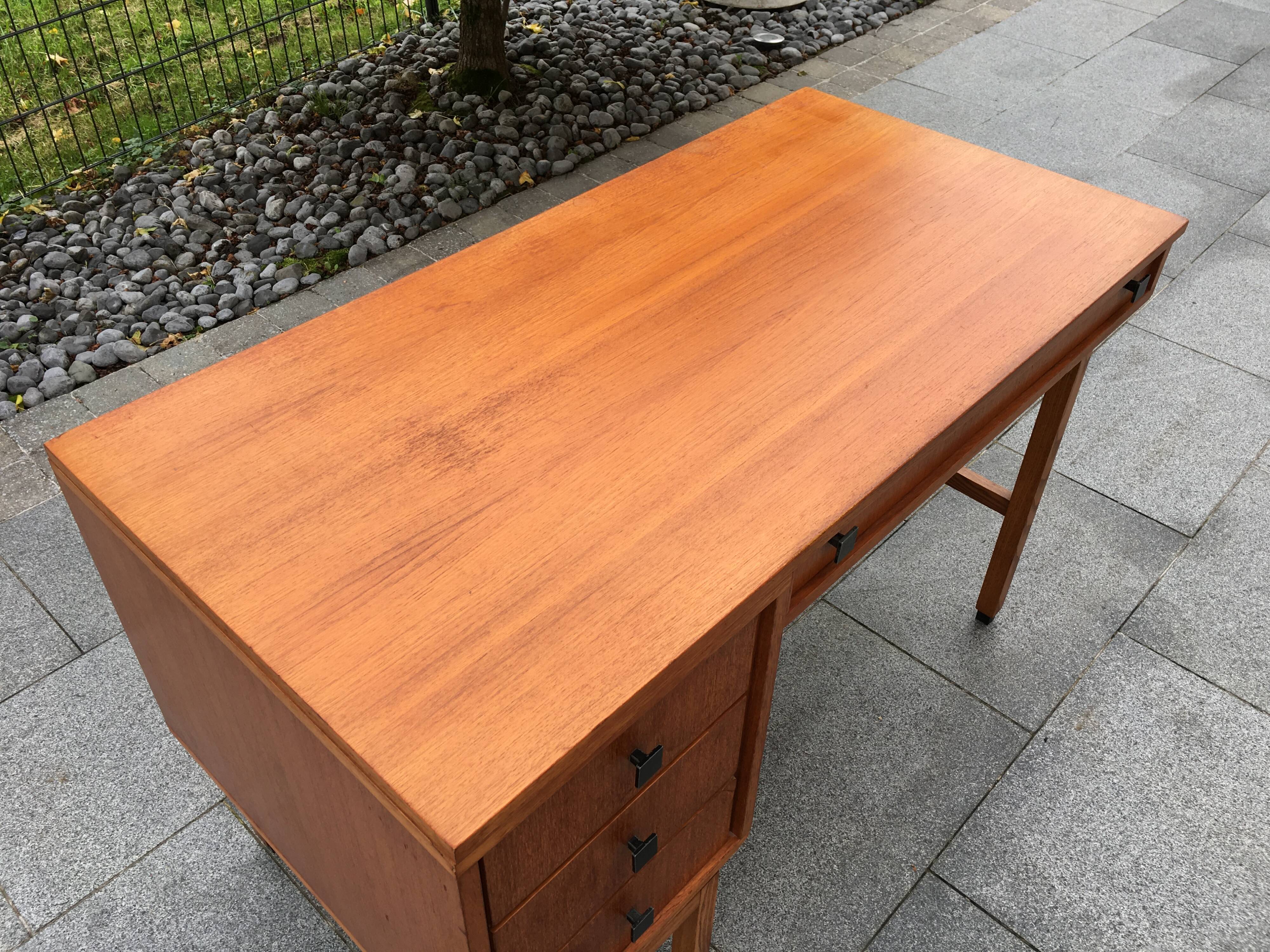 Bureau moderniste MDK en teck Belgique années 60