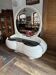 Coiffeuse futuriste avec grand miroir ovale