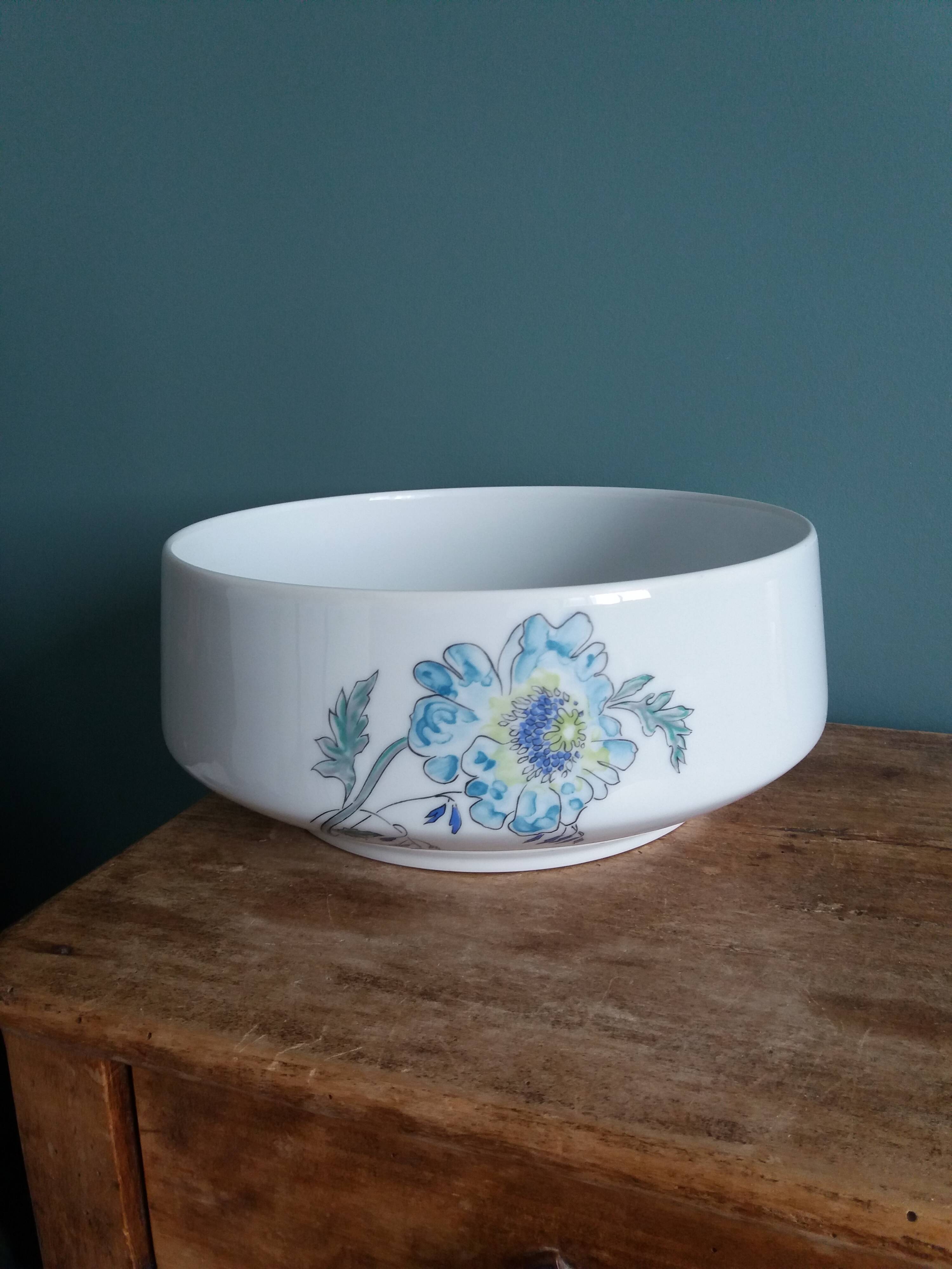 Ariès salad bowl by Raymond Loewy, Limoges porcelain by Bernardaud, Th pattern