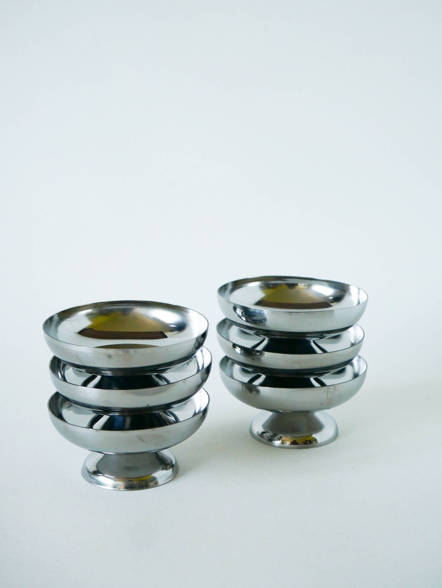 Set of 6 stainless steel ice cream bowls, wide base, Design, 1970 - 4.2 x 9 cm