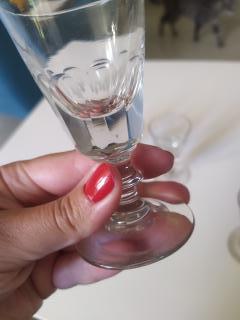 6 glasses of antique bistro