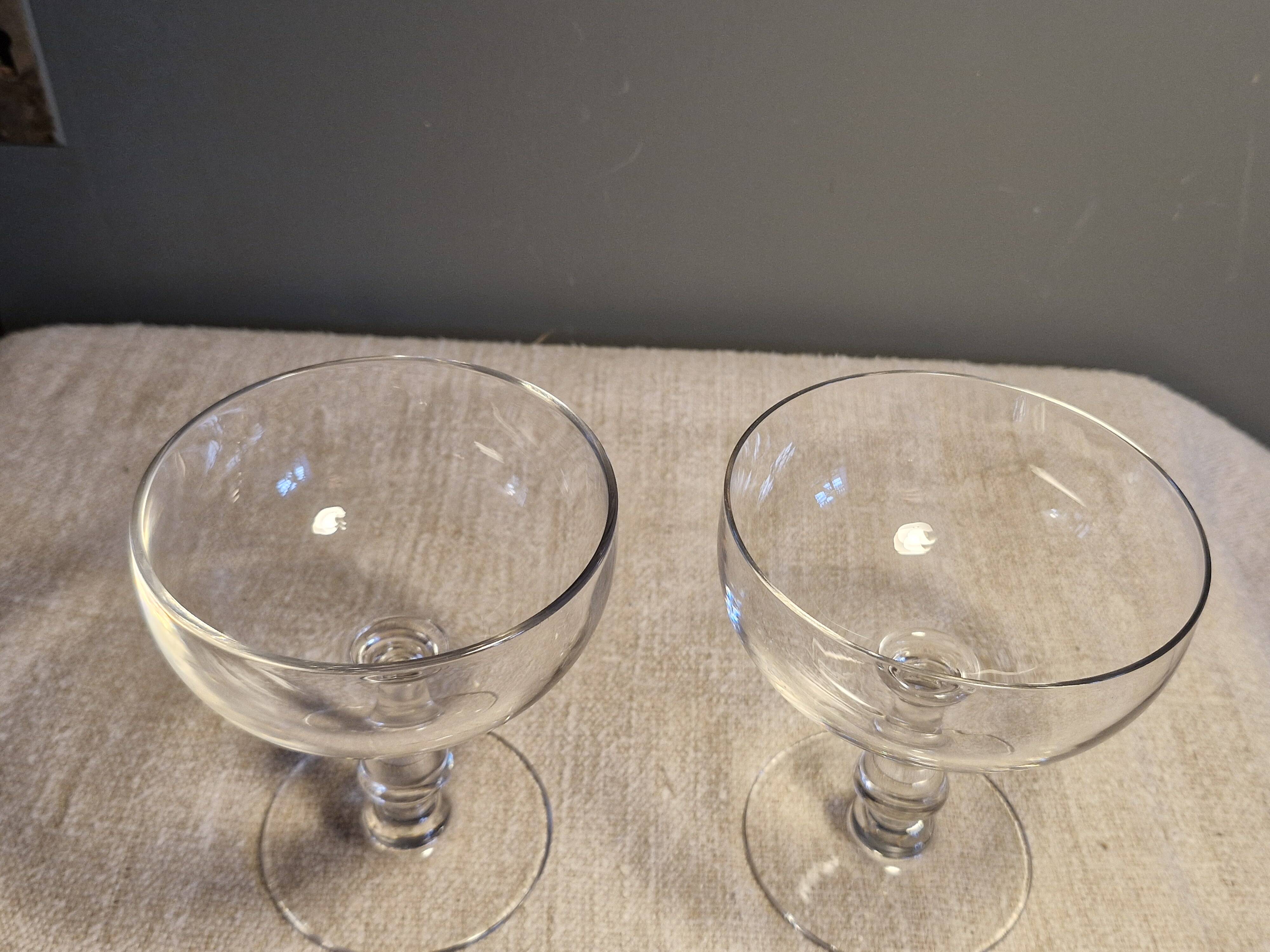 2 coupes à champagne anciennes en cristal de Baccarat