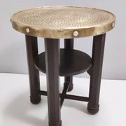 Table basse Durmast sécessionniste avec étagère et plateau rond en laiton, Austr