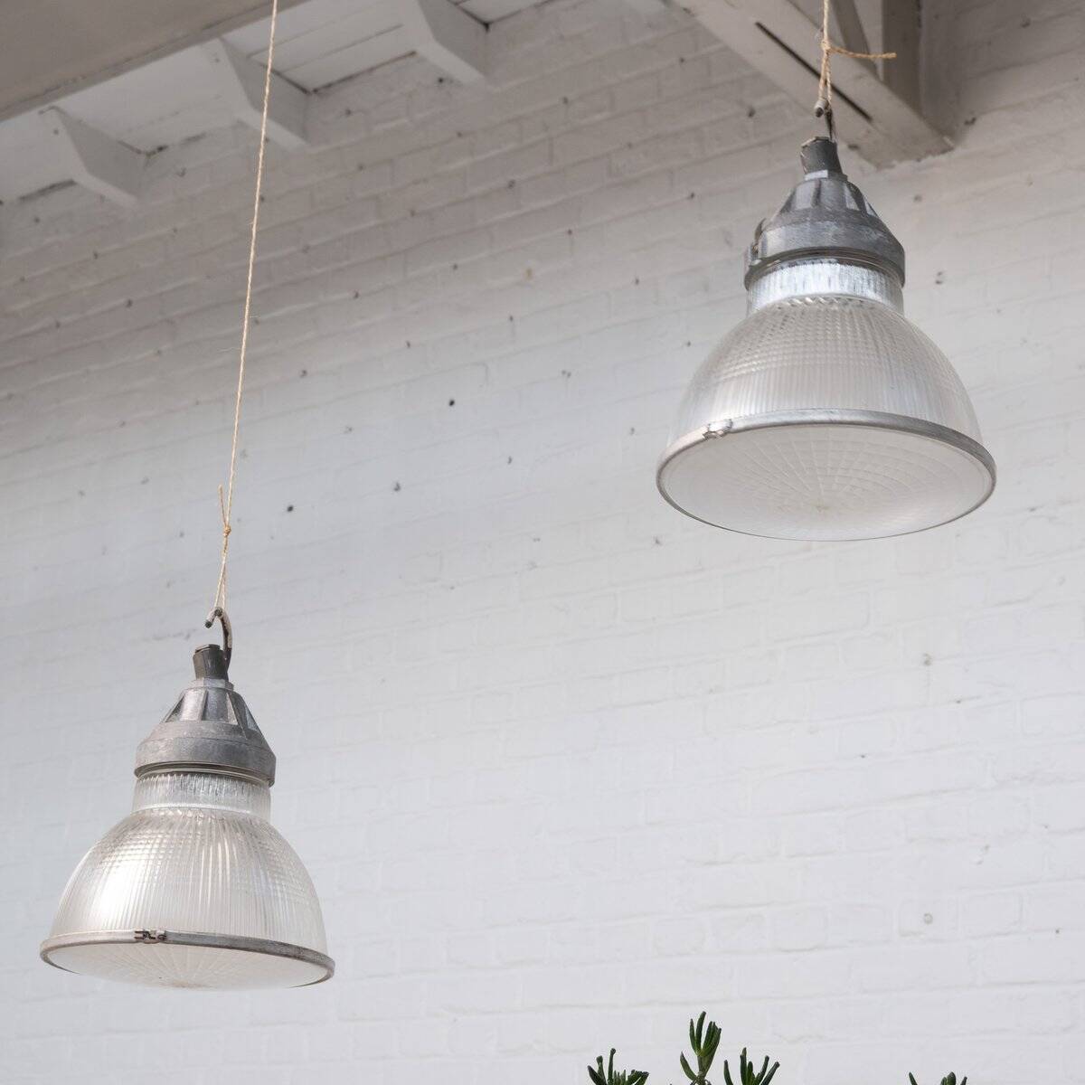 Luminaires suspendus Holophane, 1950, ensemble de 2